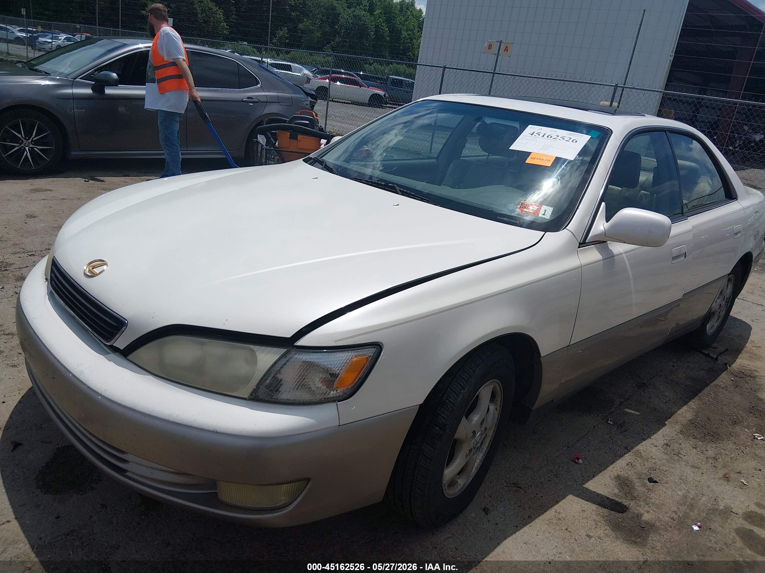 1998 Lexus Es 300   White vin: JT8BF28G4W5046784