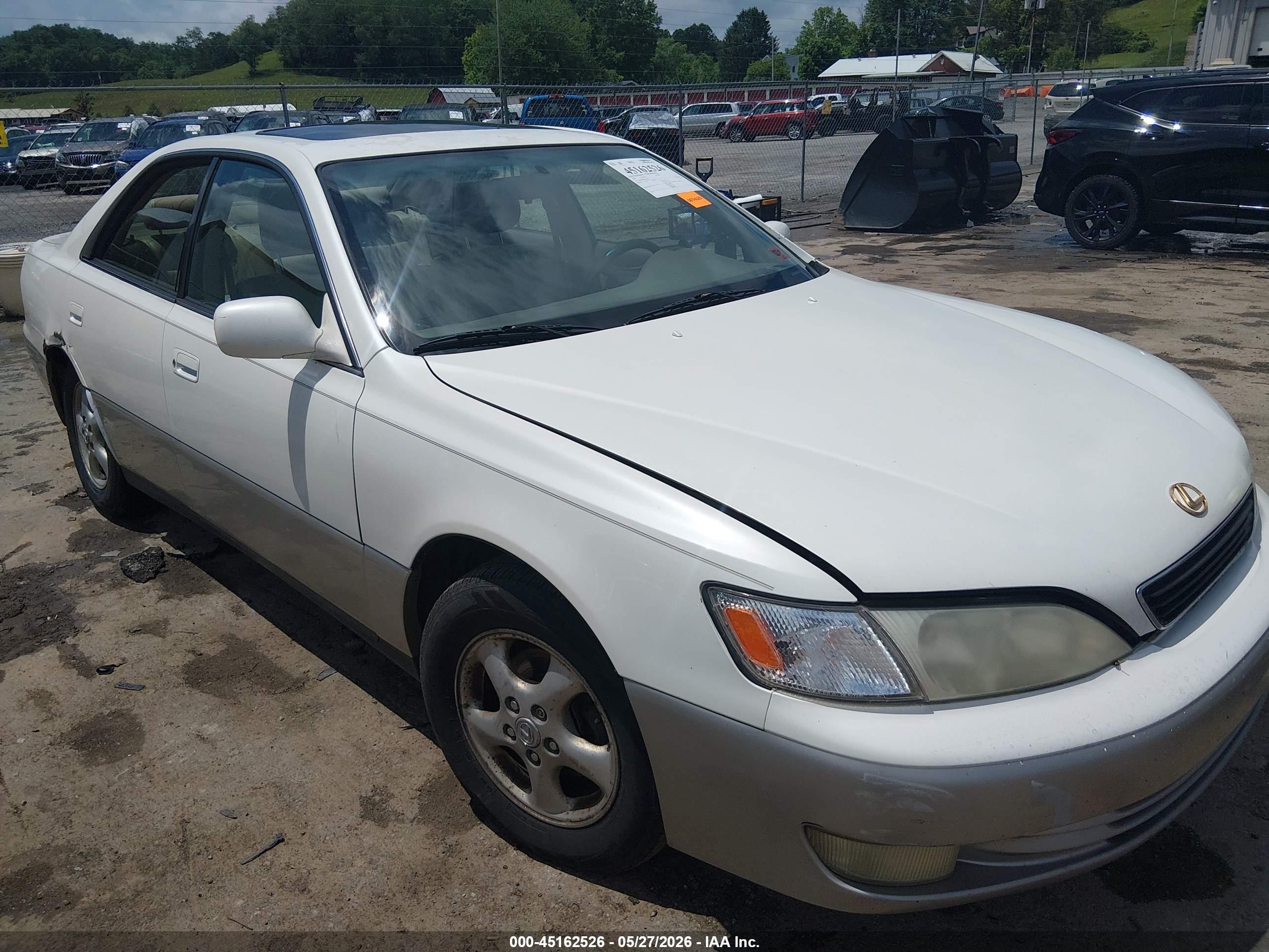1998 Lexus Es 300   White vin: JT8BF28G4W5046784