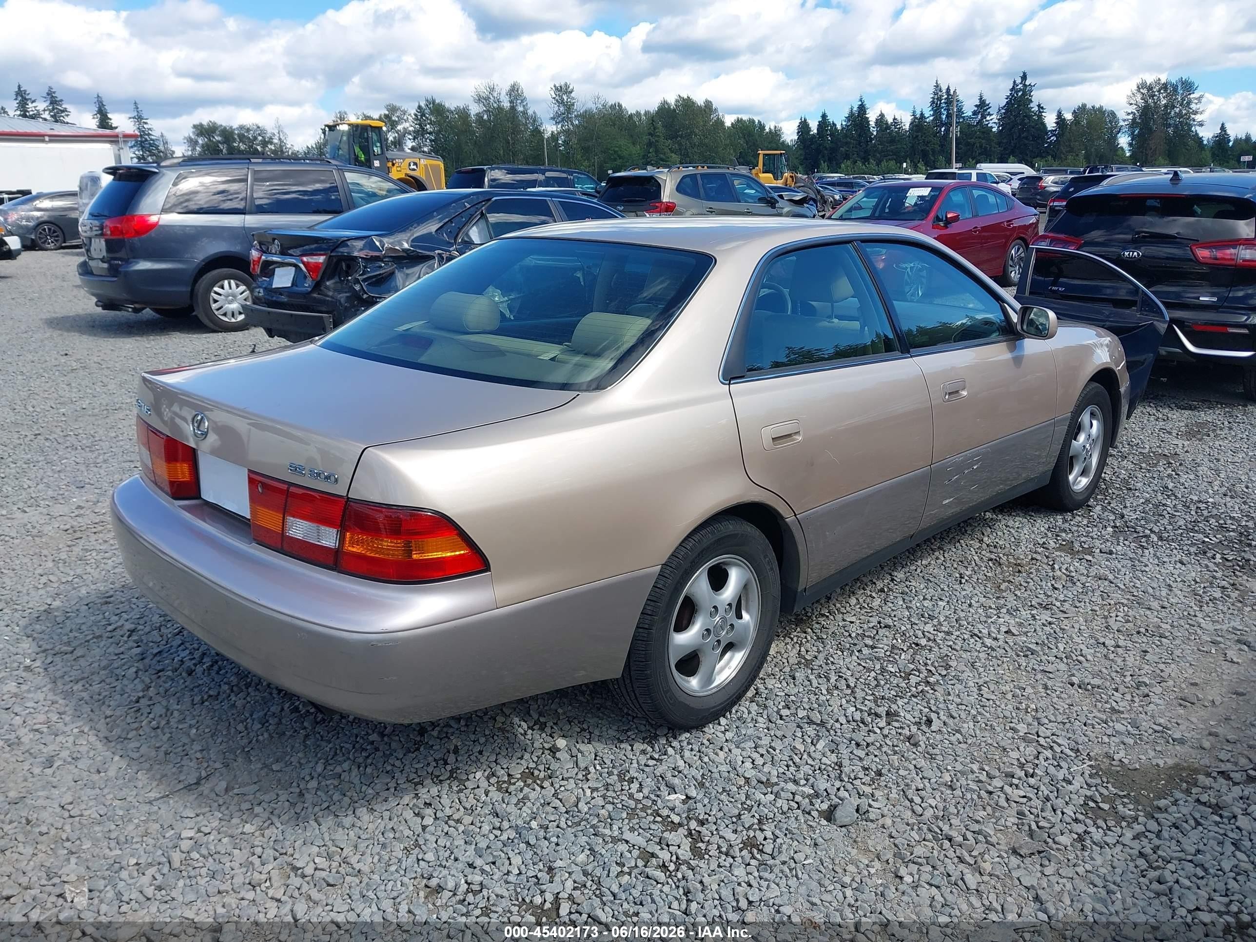 1999 Lexus Es 300   Gold vin: JT8BF28G4X0159858