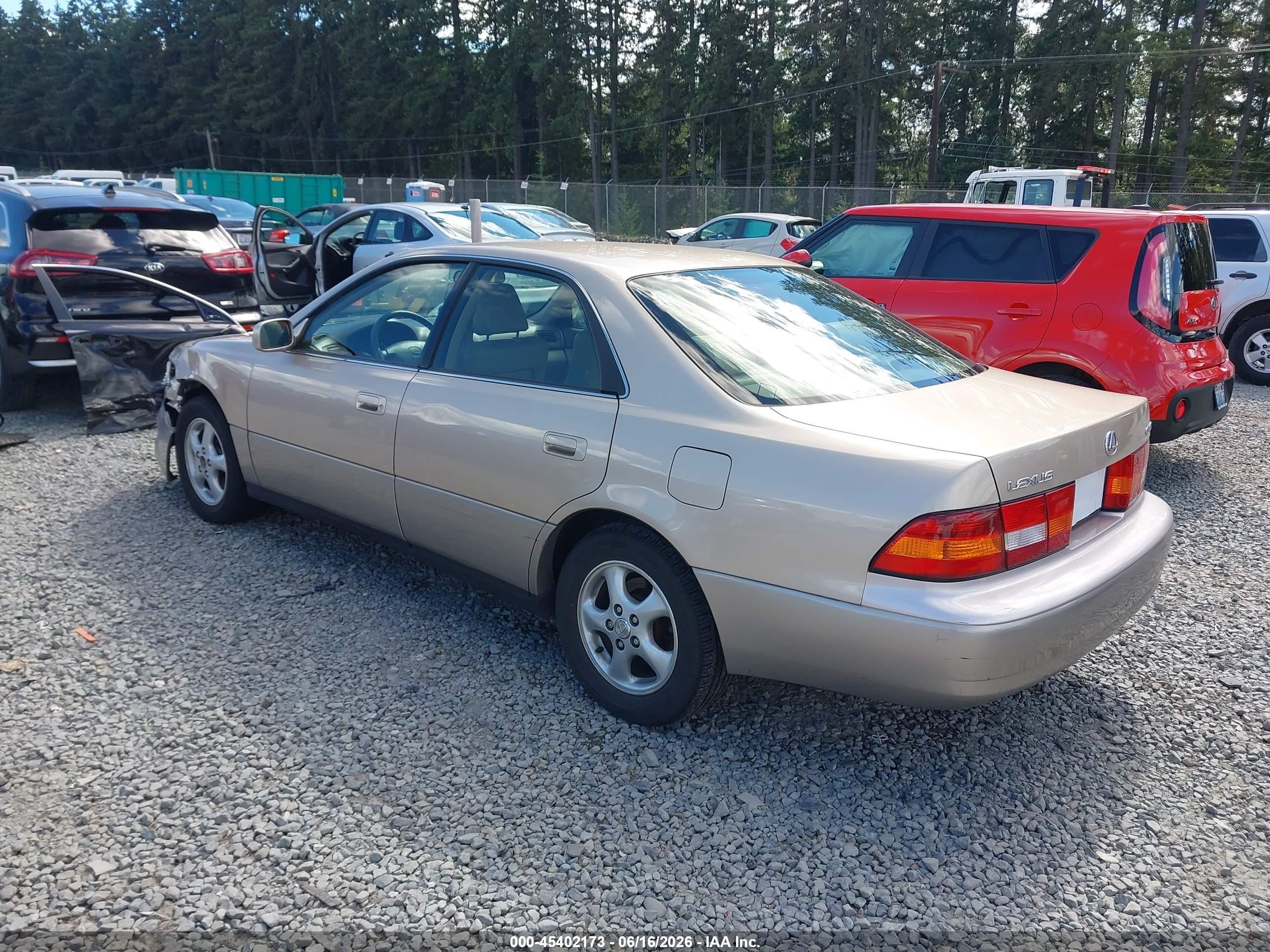 1999 Lexus Es 300   Gold vin: JT8BF28G4X0159858