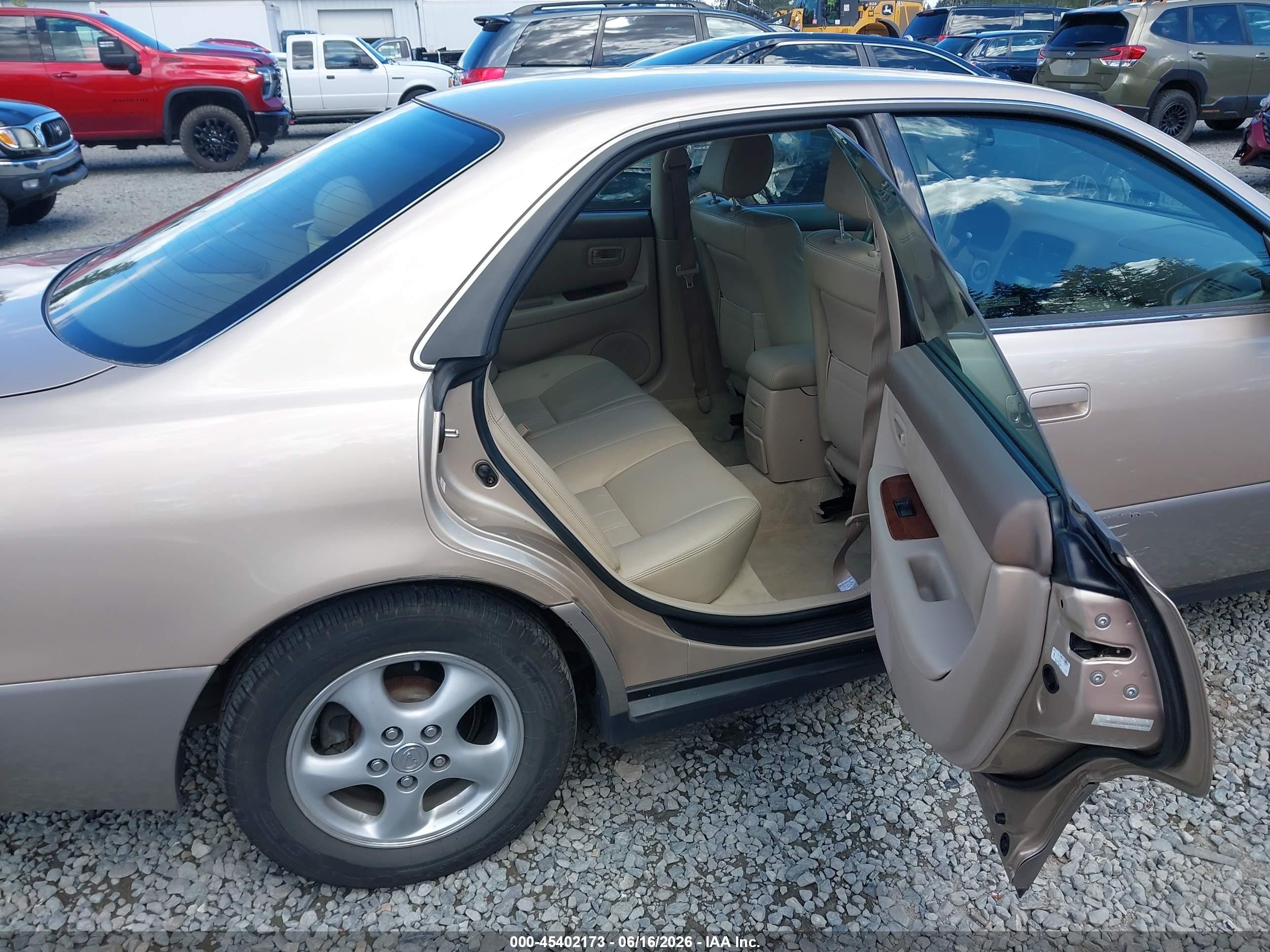 1999 Lexus Es 300   Gold vin: JT8BF28G4X0159858