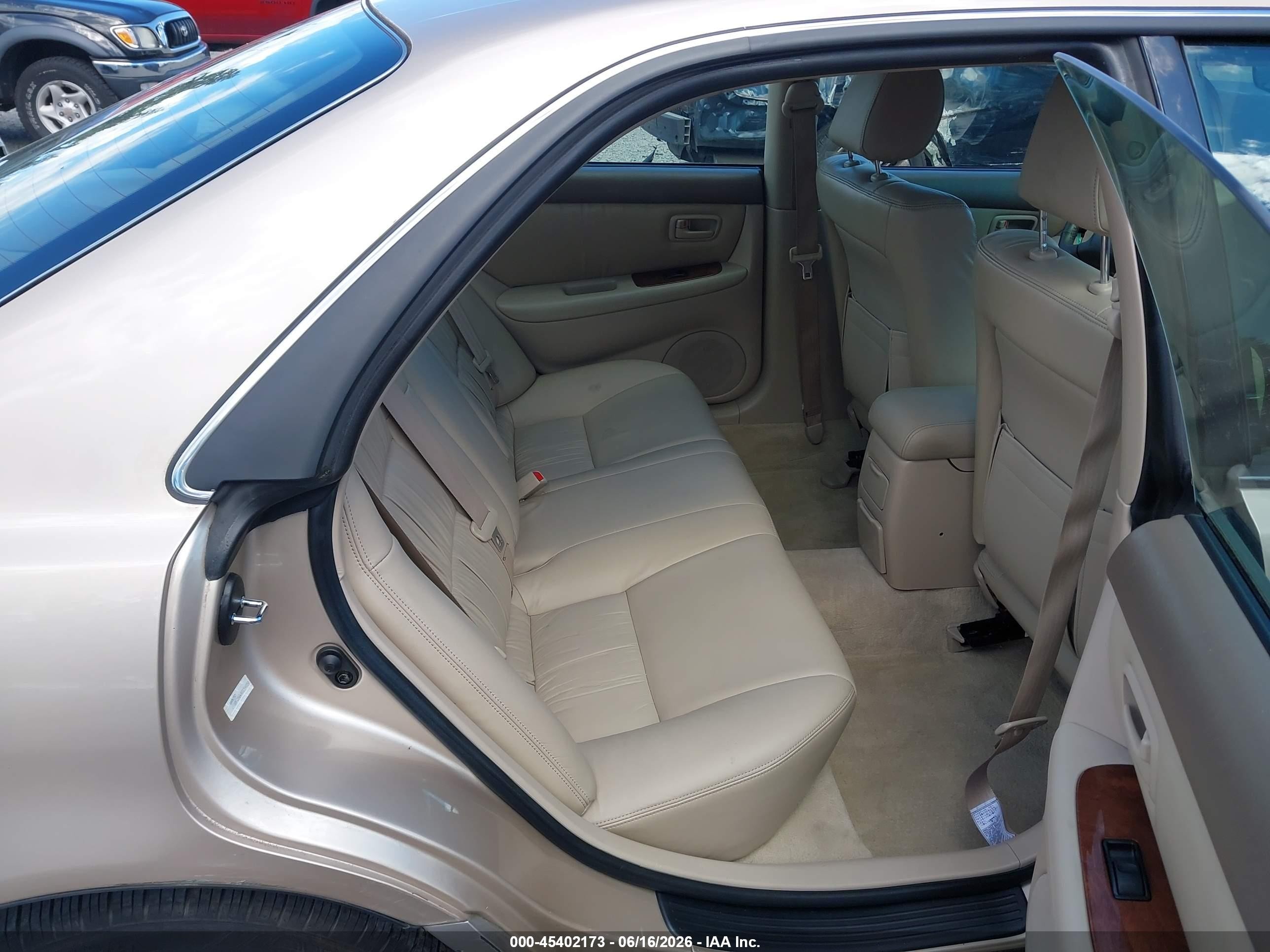 1999 Lexus Es 300   Gold vin: JT8BF28G4X0159858