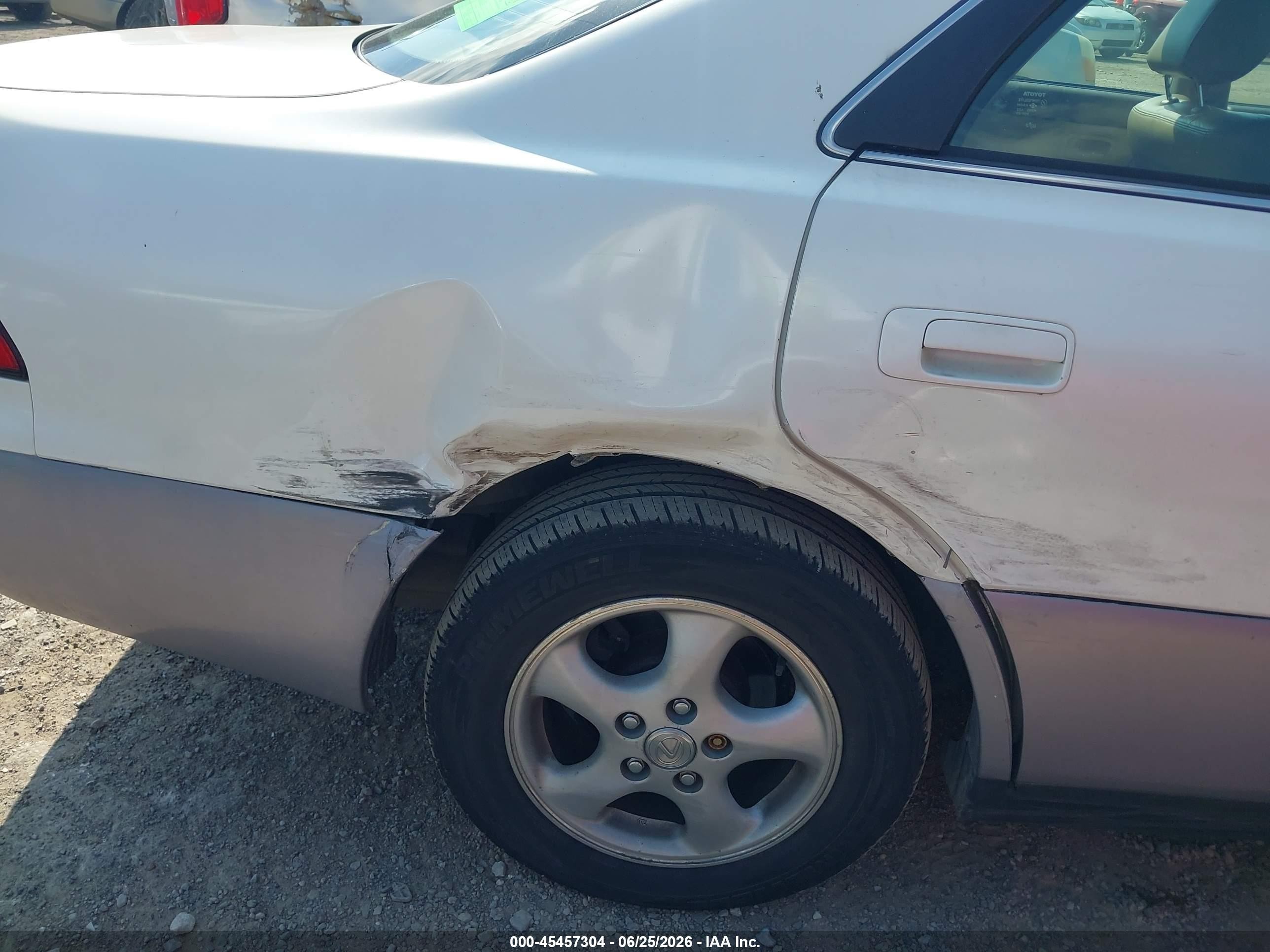1998 Lexus Es 300   White vin: JT8BF28G5W5024986