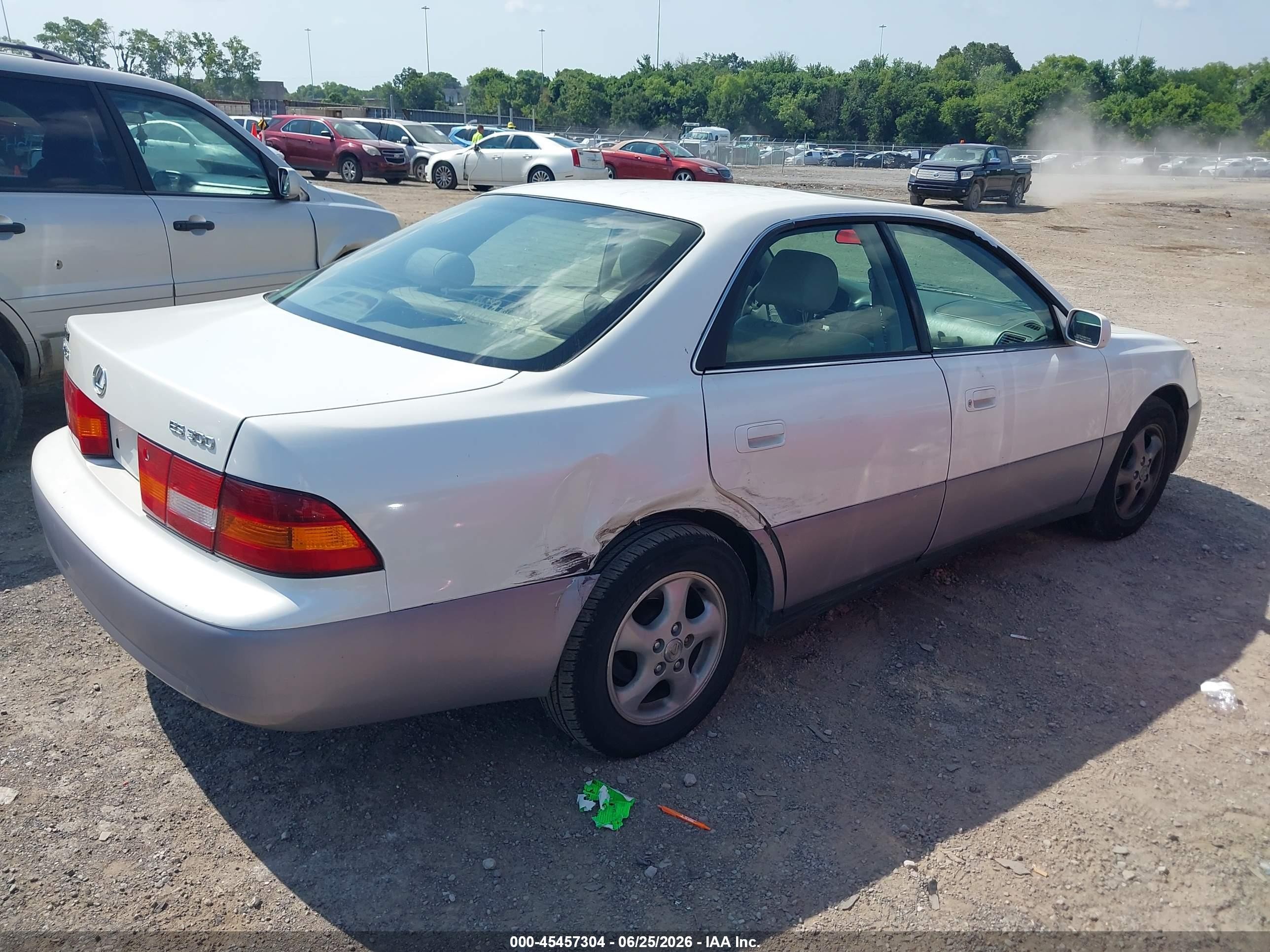 1998 Lexus Es 300   White vin: JT8BF28G5W5024986