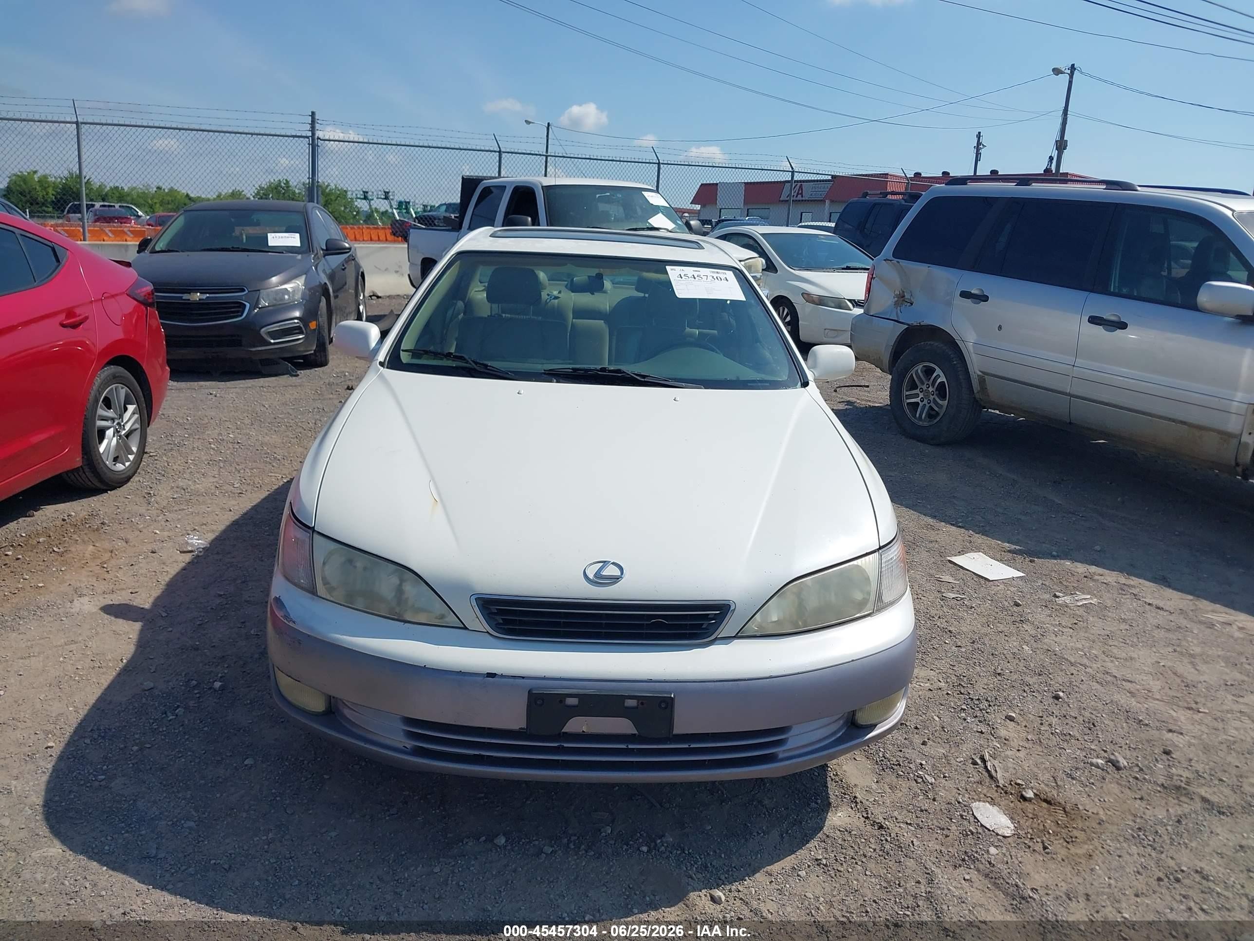 1998 Lexus Es 300   White vin: JT8BF28G5W5024986