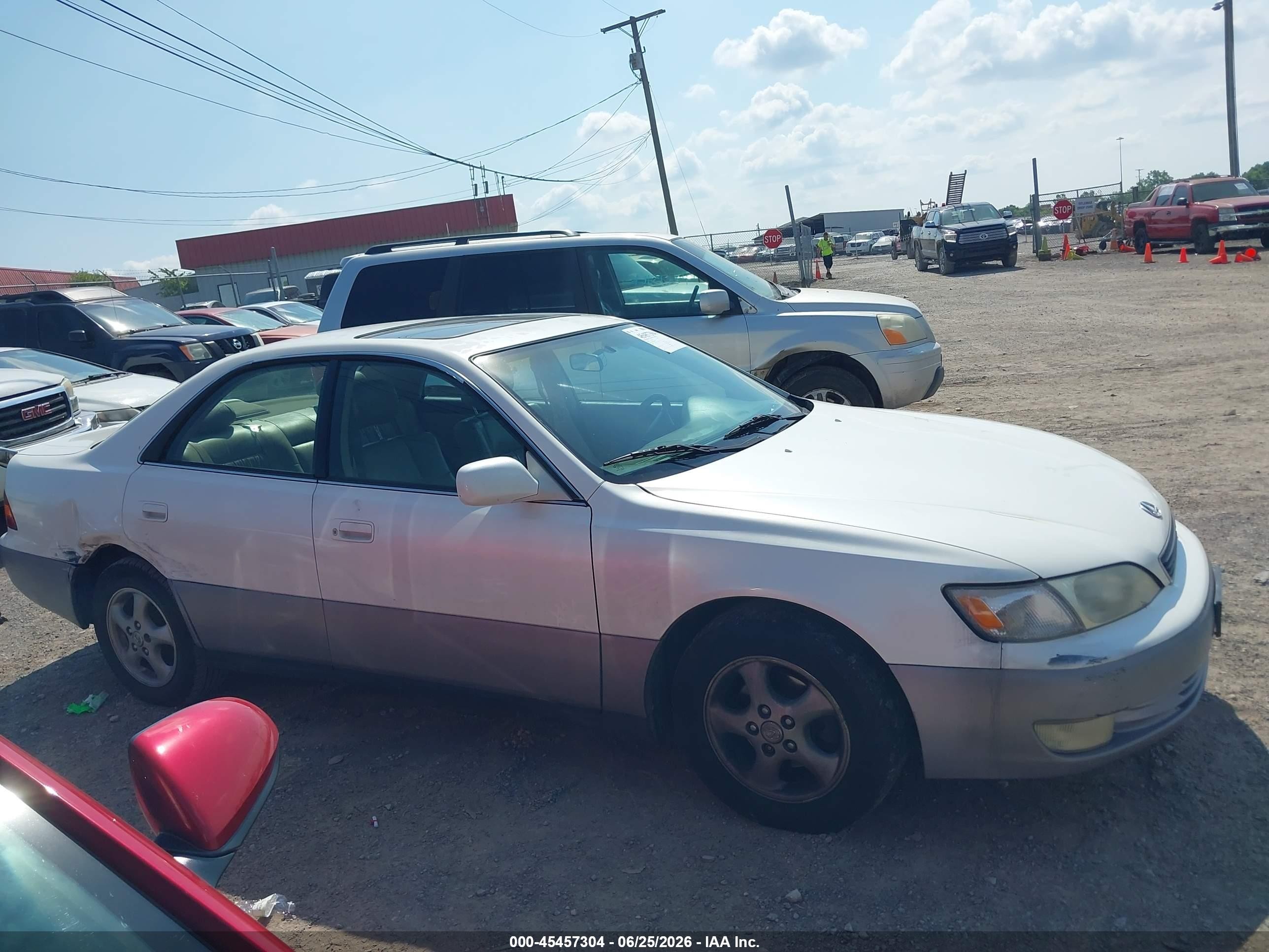 1998 Lexus Es 300   White vin: JT8BF28G5W5024986