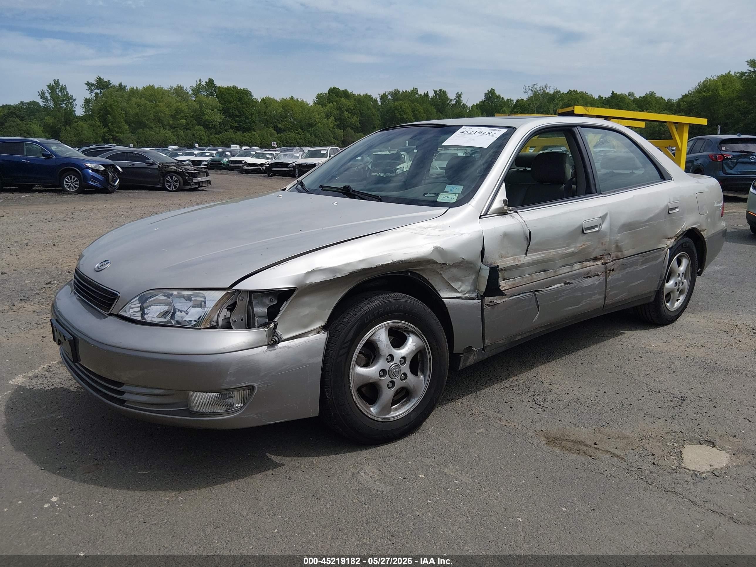 1999 Lexus Es 300   Beige vin: JT8BF28G5X5059142