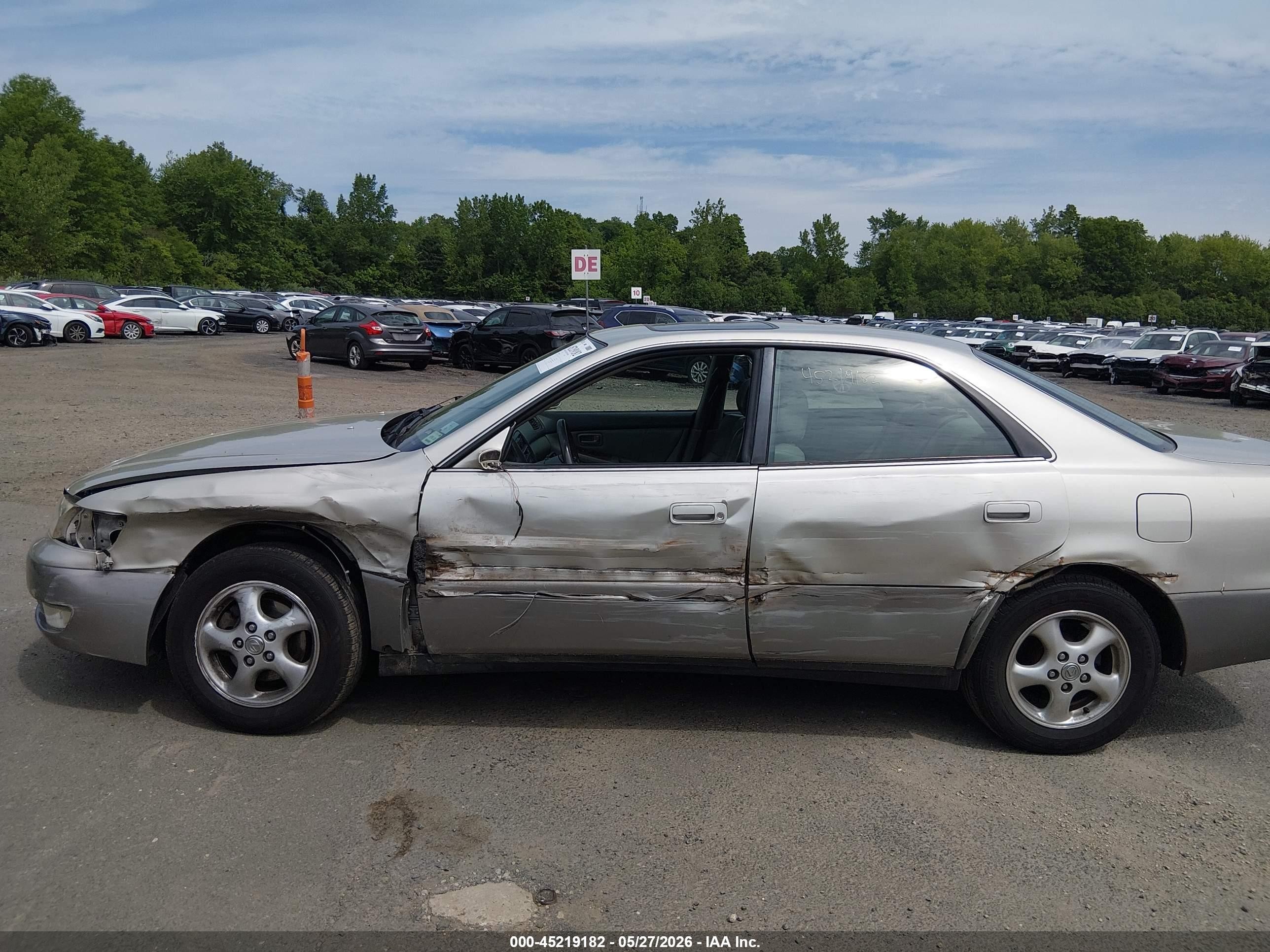 1999 Lexus Es 300   Beige vin: JT8BF28G5X5059142