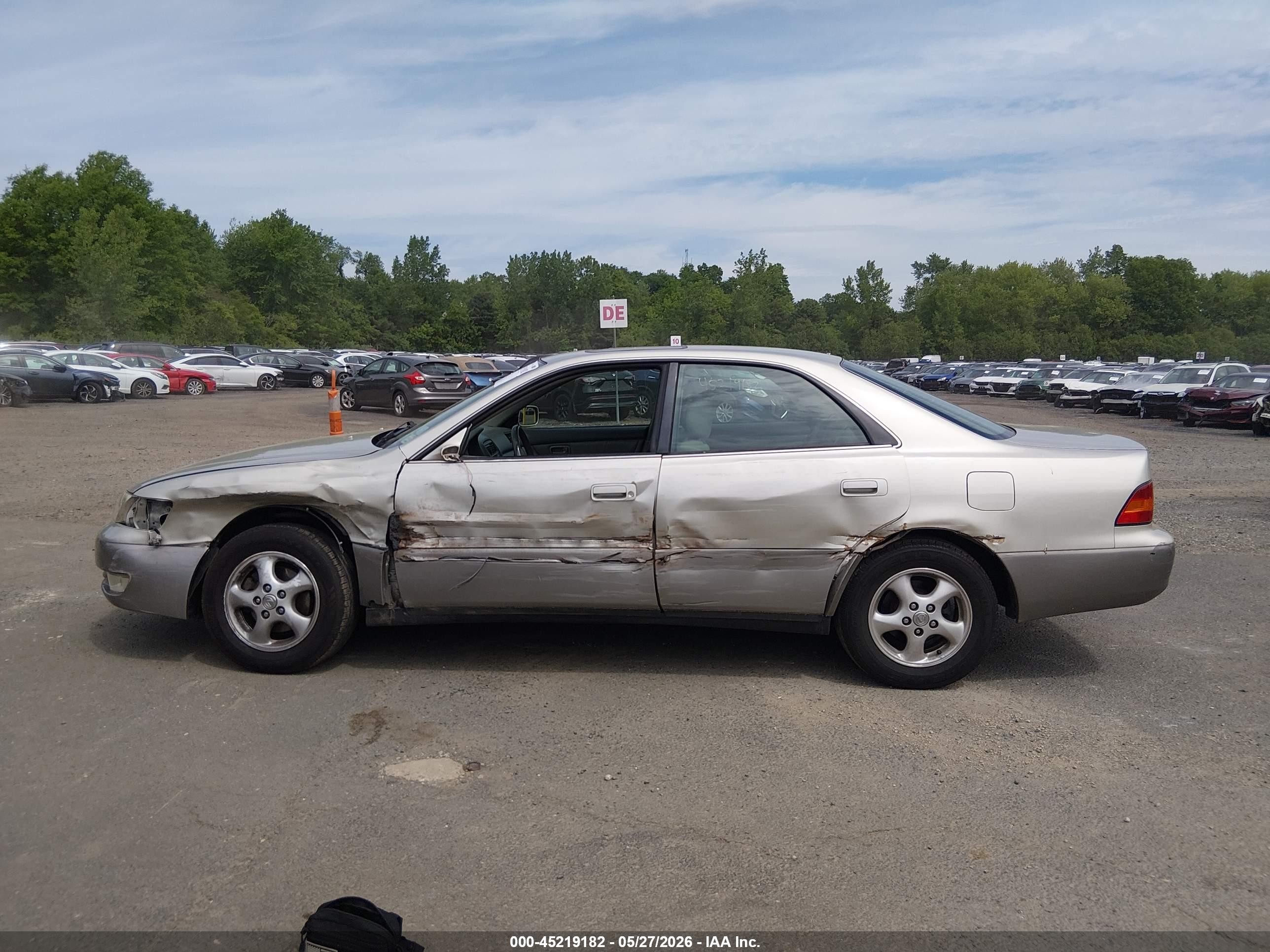 1999 Lexus Es 300   Beige vin: JT8BF28G5X5059142