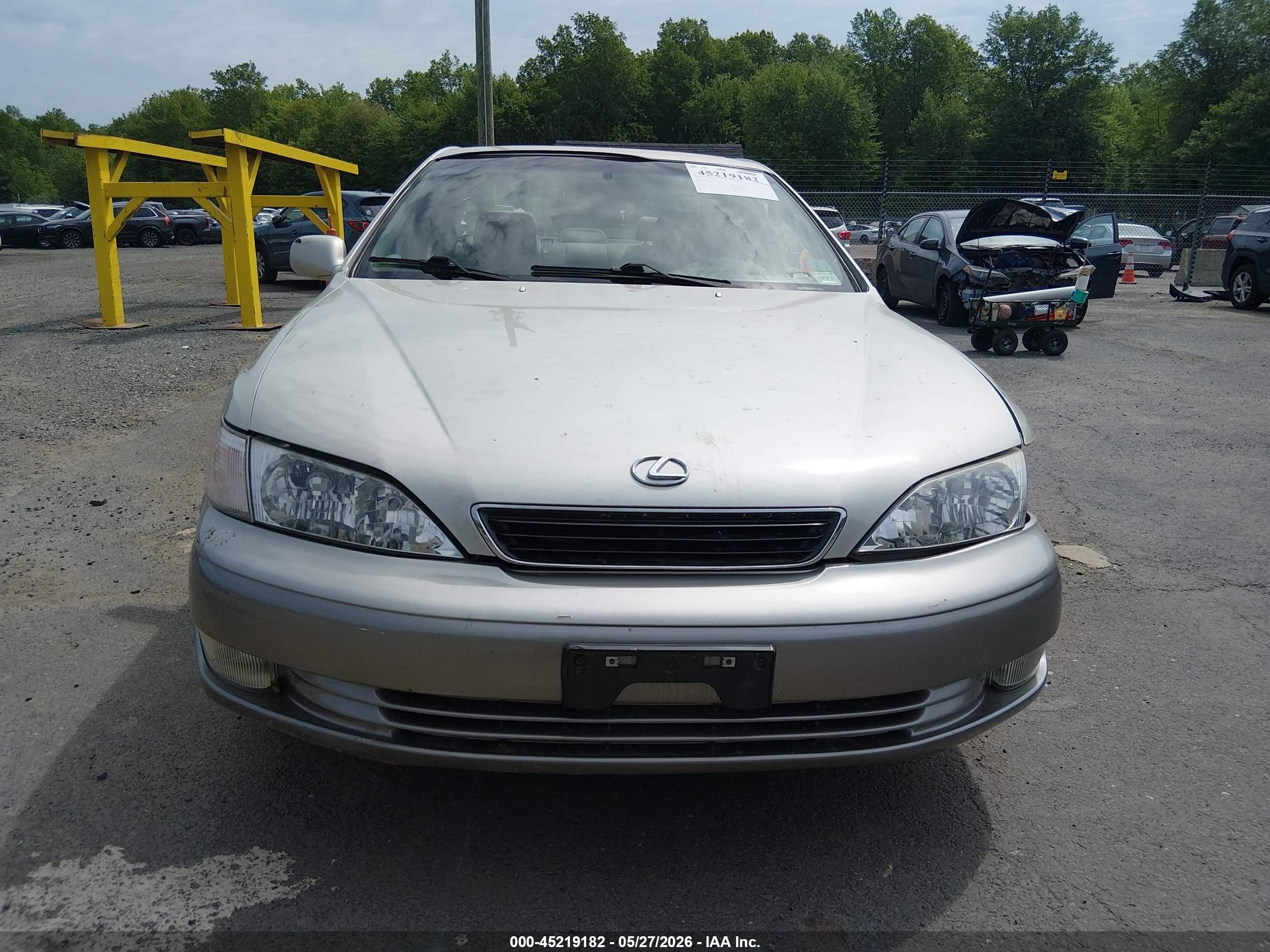 1999 Lexus Es 300   Beige vin: JT8BF28G5X5059142