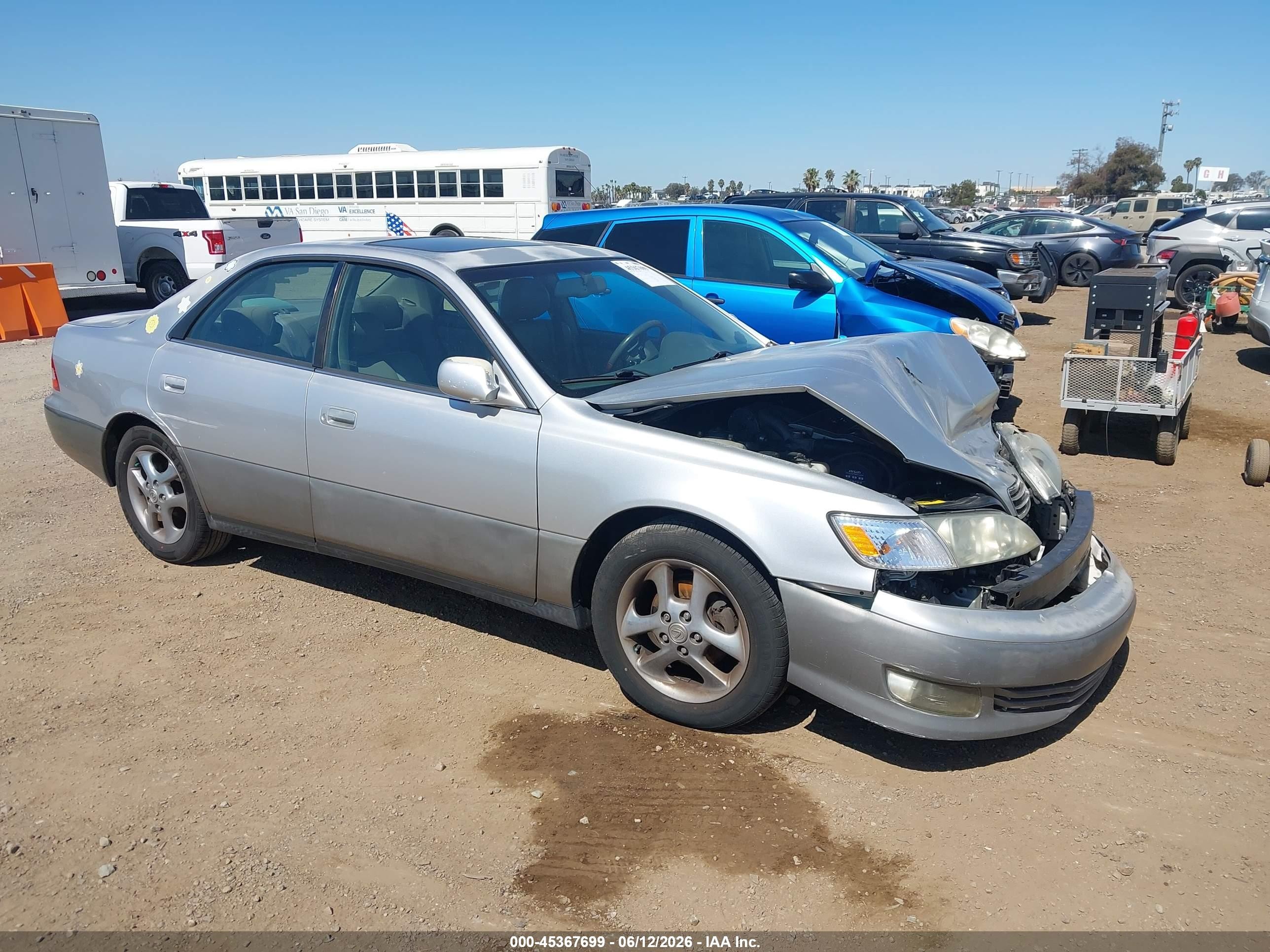 2001 Lexus Es 300   Серебряный vin: JT8BF28G710333476