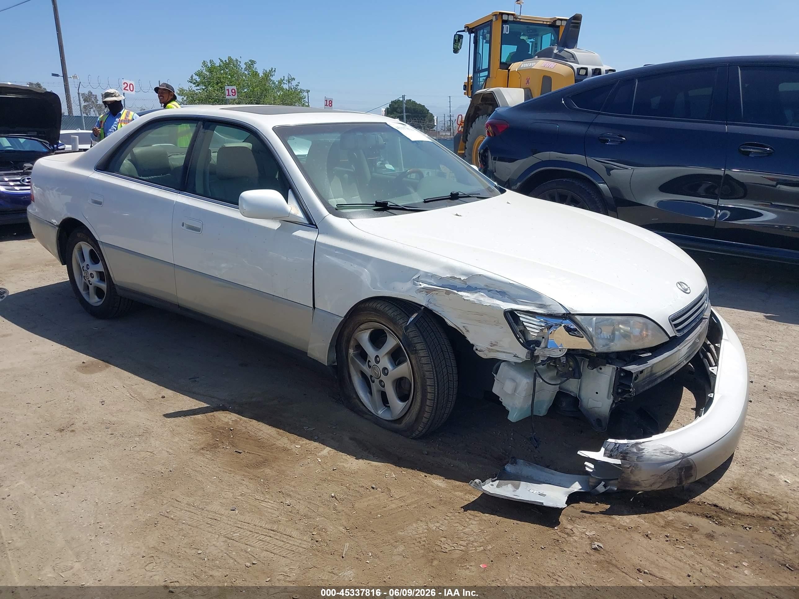 2001 Lexus Es 300   White vin: JT8BF28G715104671