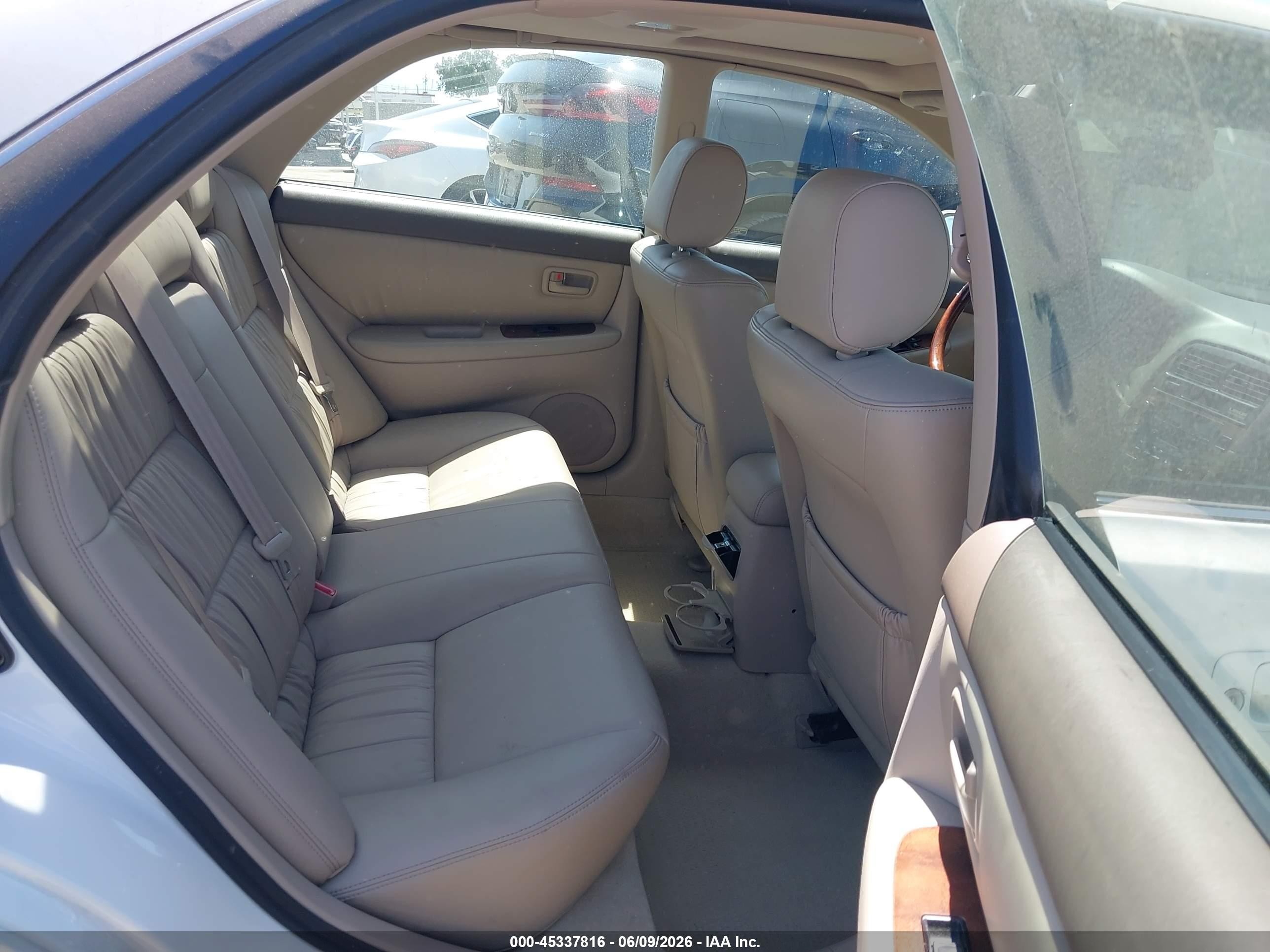 2001 Lexus Es 300   White vin: JT8BF28G715104671