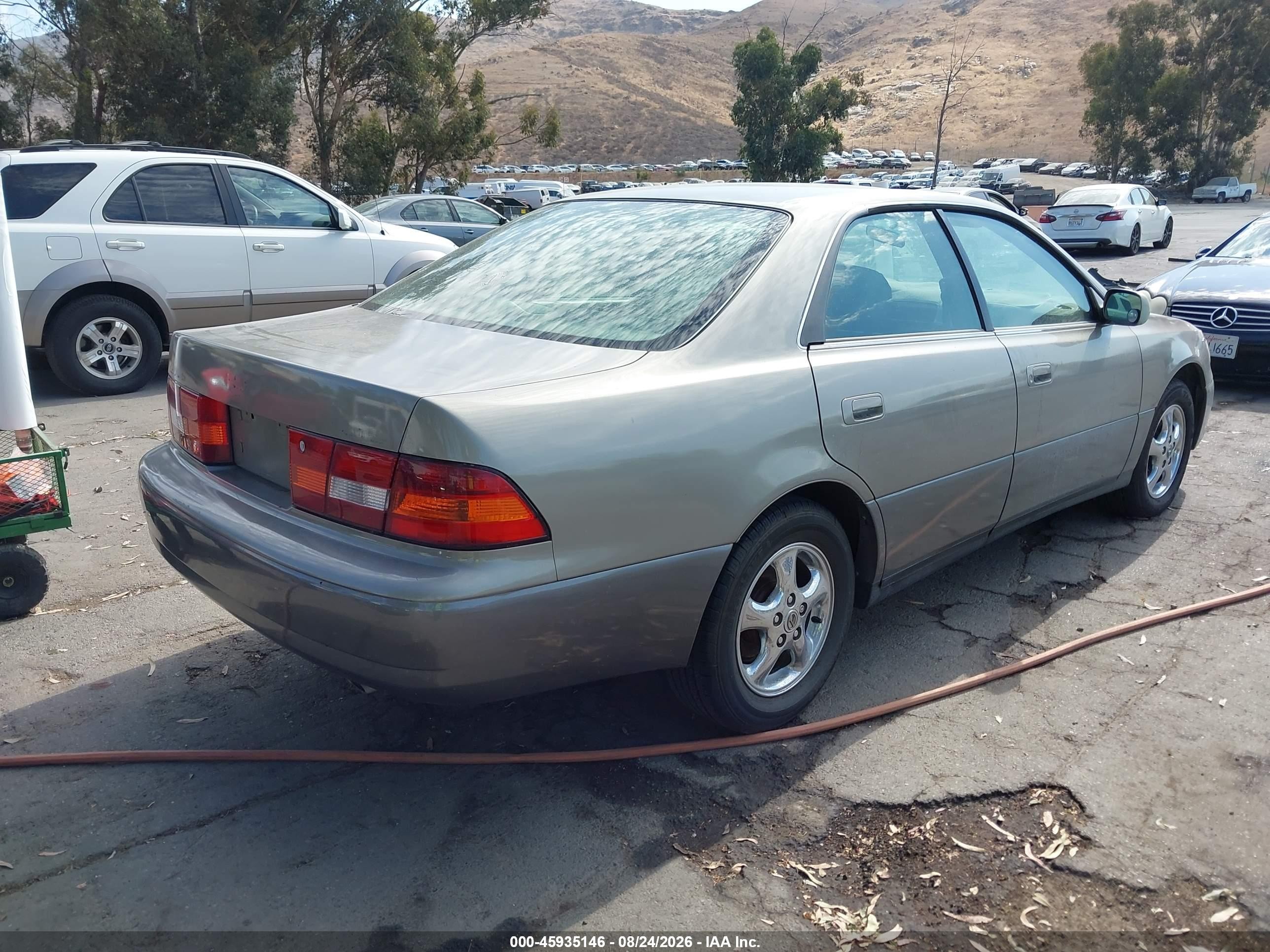 1998 Lexus Es 300   Beige vin: JT8BF28G7W5028425