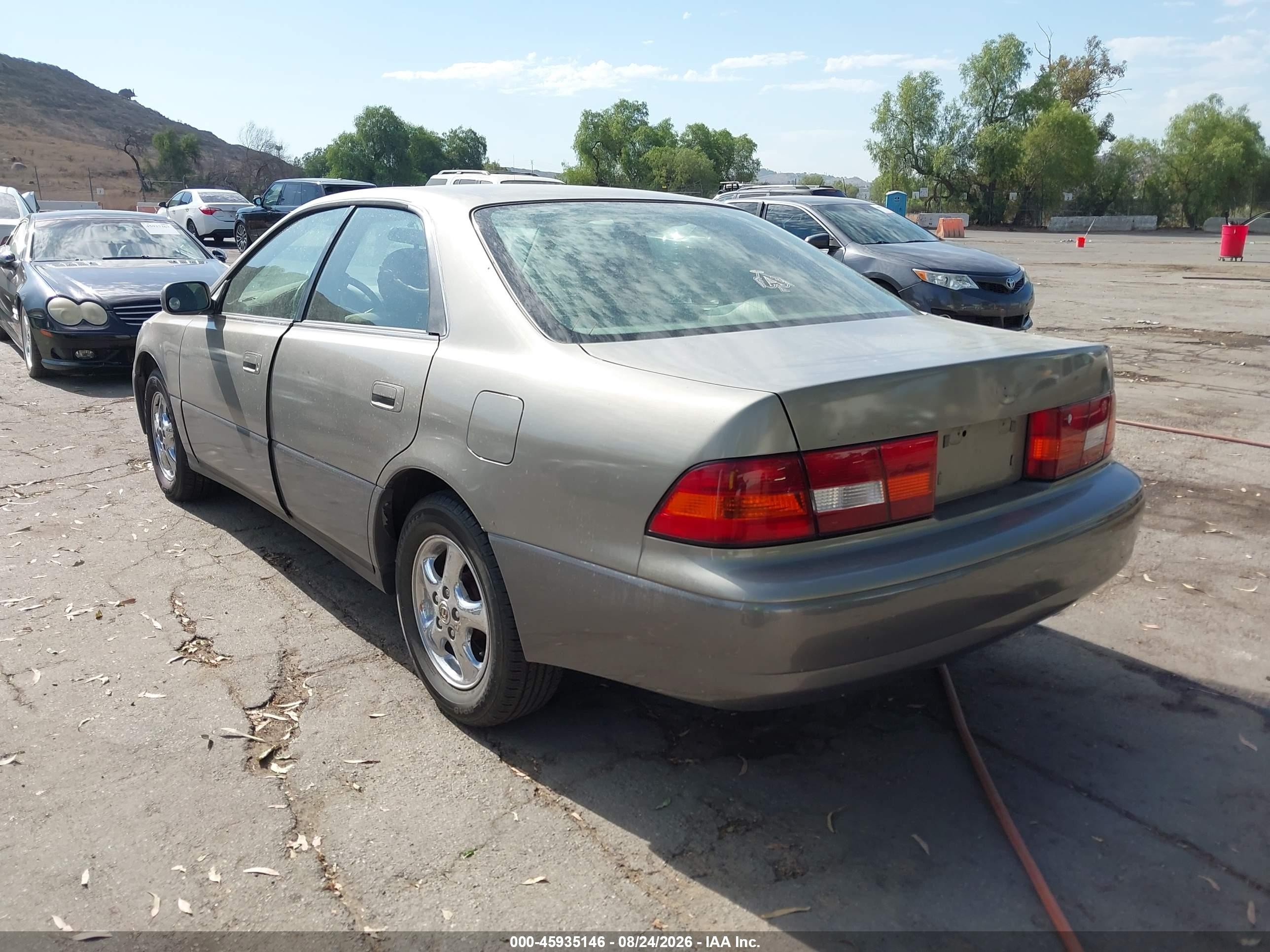 1998 Lexus Es 300   Beige vin: JT8BF28G7W5028425
