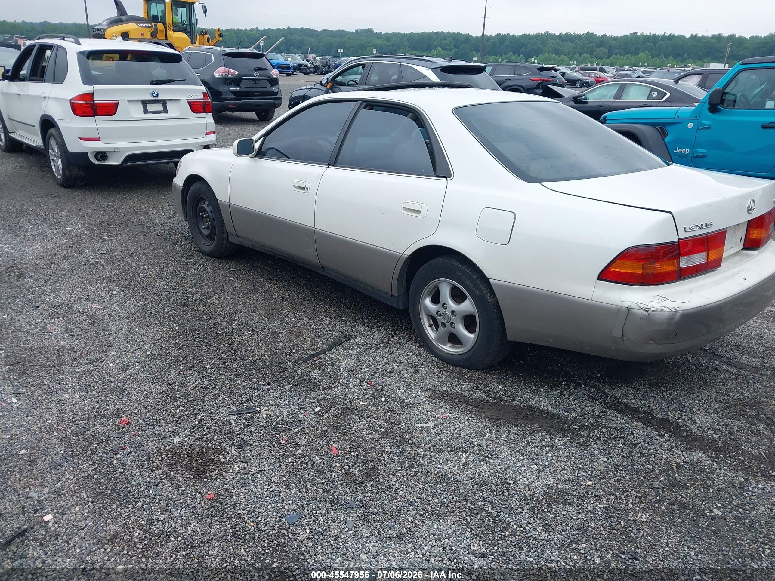 1998 Lexus Es 300   White vin: JT8BF28G7W5039134