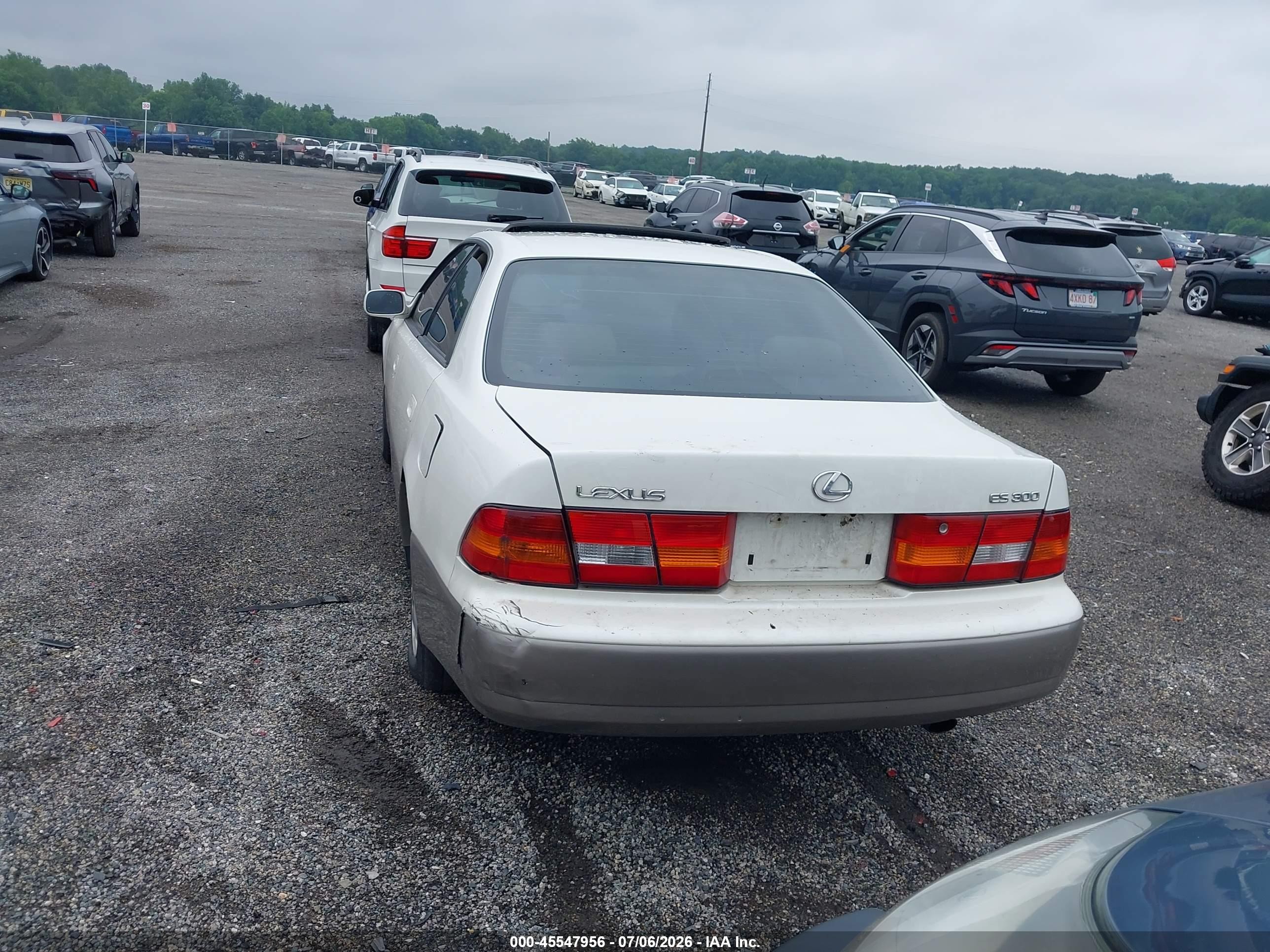 1998 Lexus Es 300   White vin: JT8BF28G7W5039134