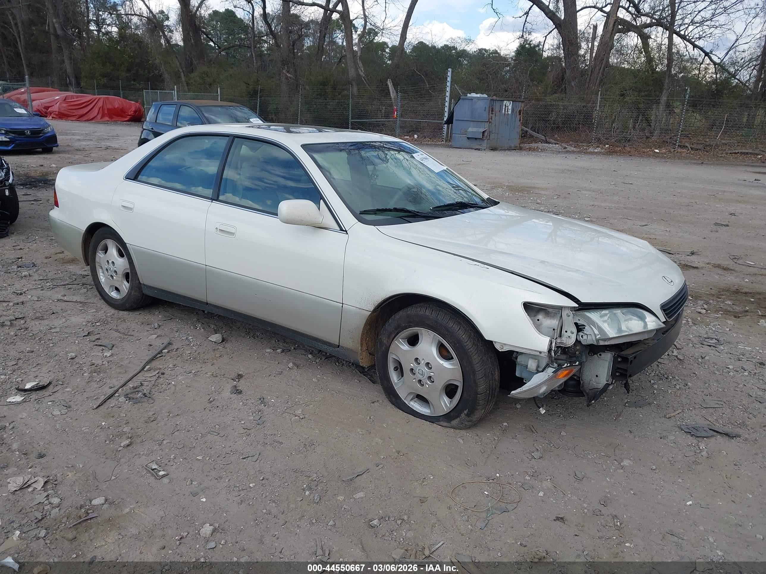 1999 Lexus Es 300   White vin: JT8BF28G7X0215338