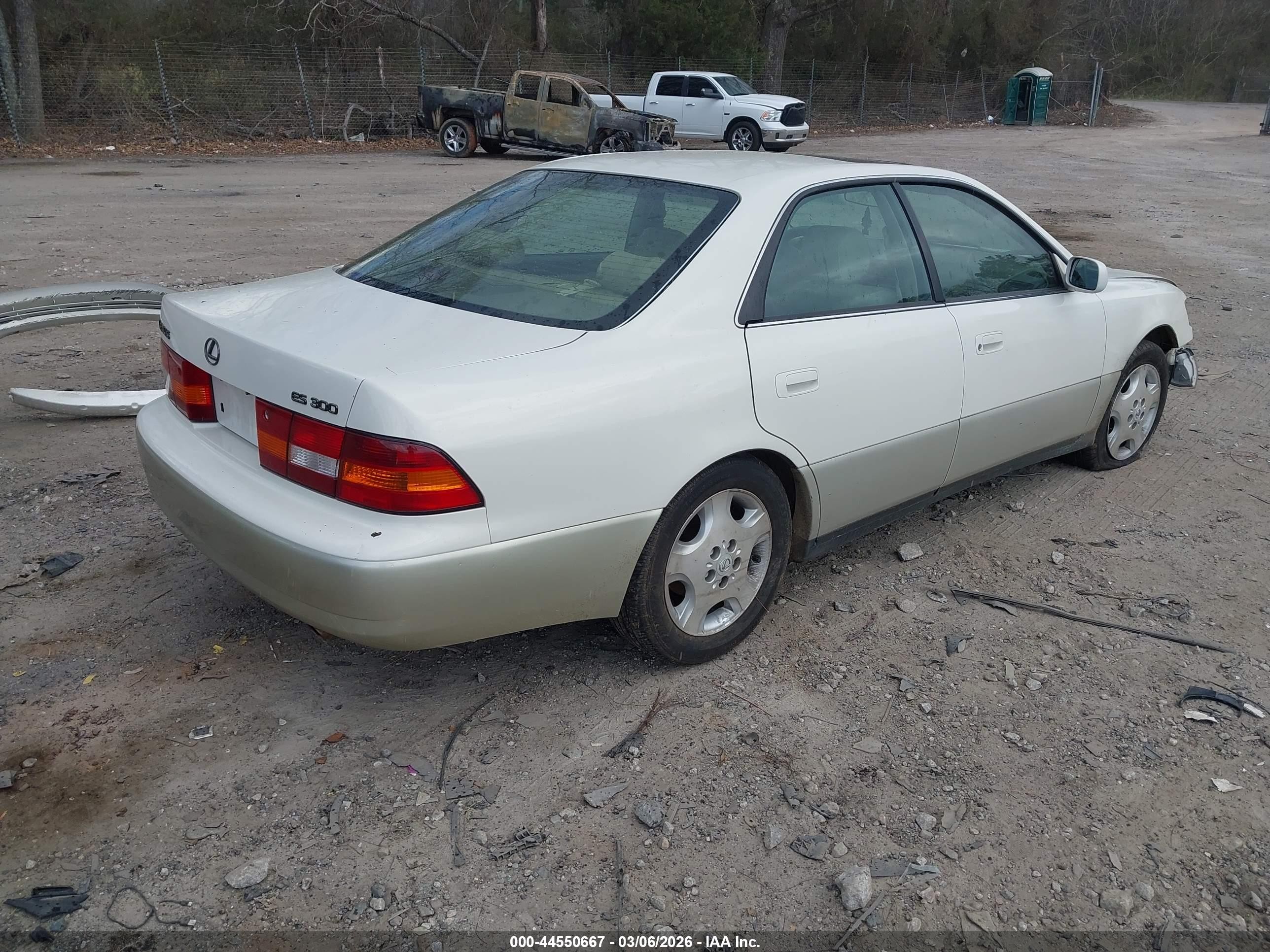1999 Lexus Es 300   White vin: JT8BF28G7X0215338
