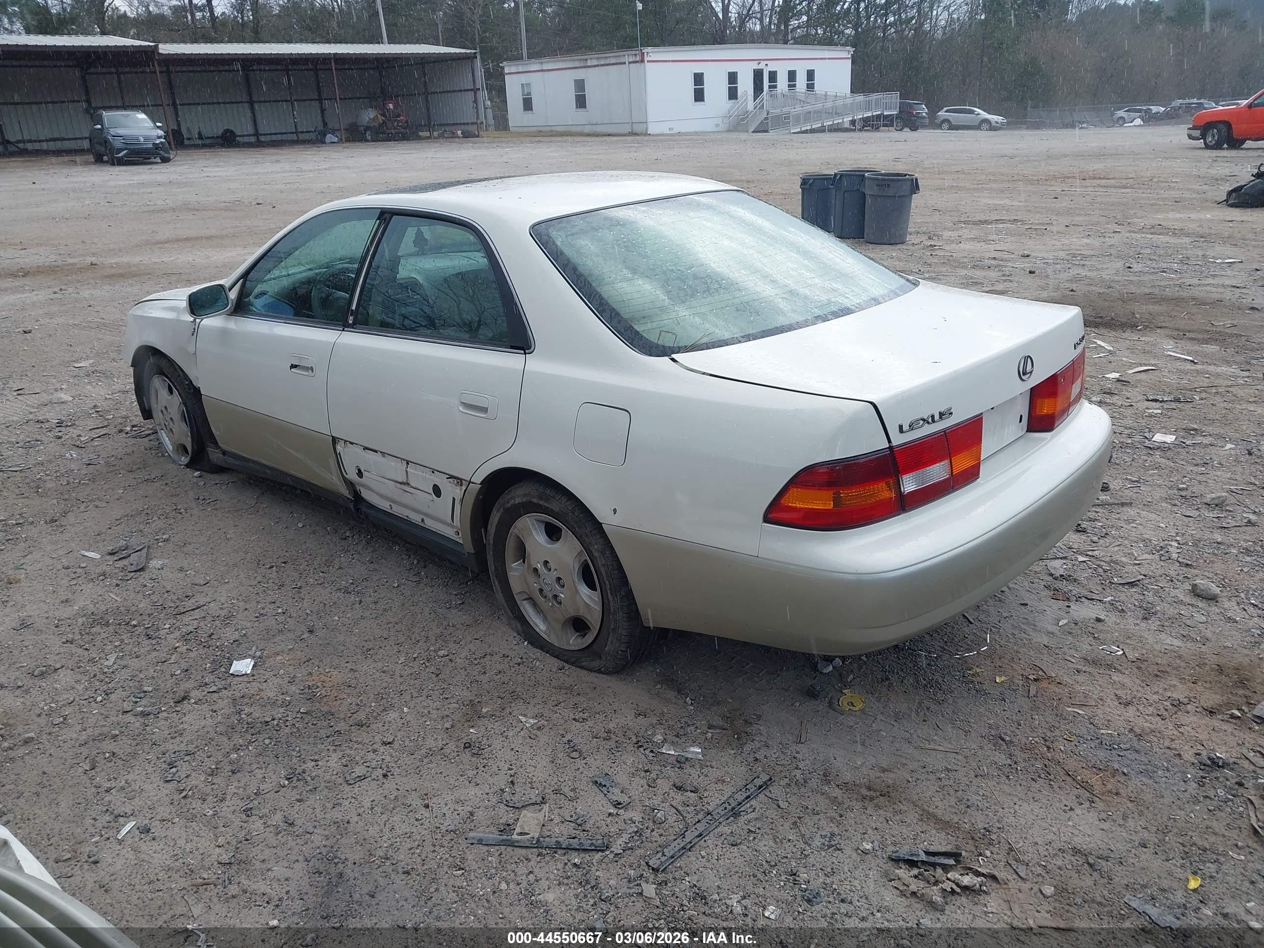 1999 Lexus Es 300   White vin: JT8BF28G7X0215338