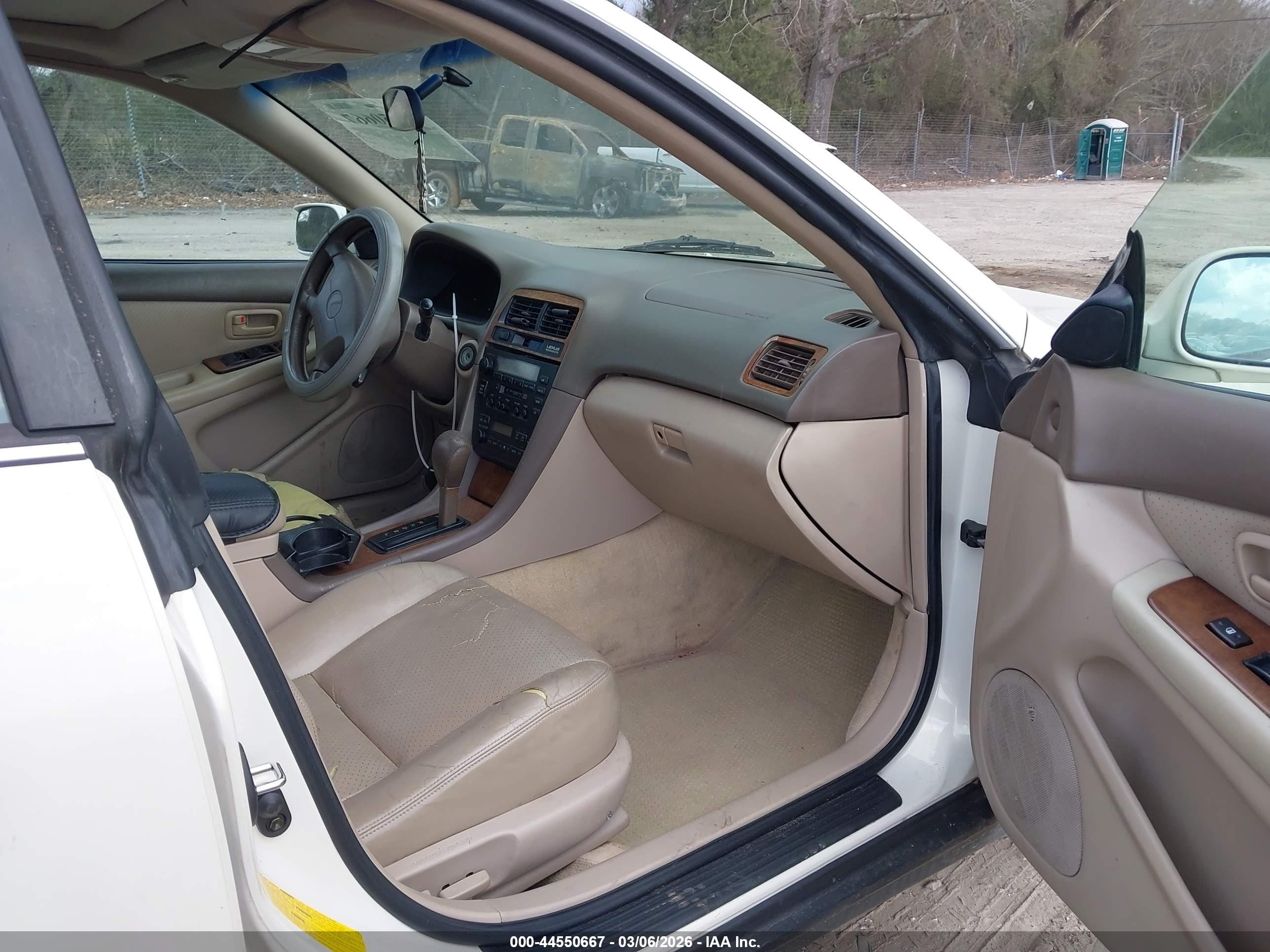 1999 Lexus Es 300   White vin: JT8BF28G7X0215338