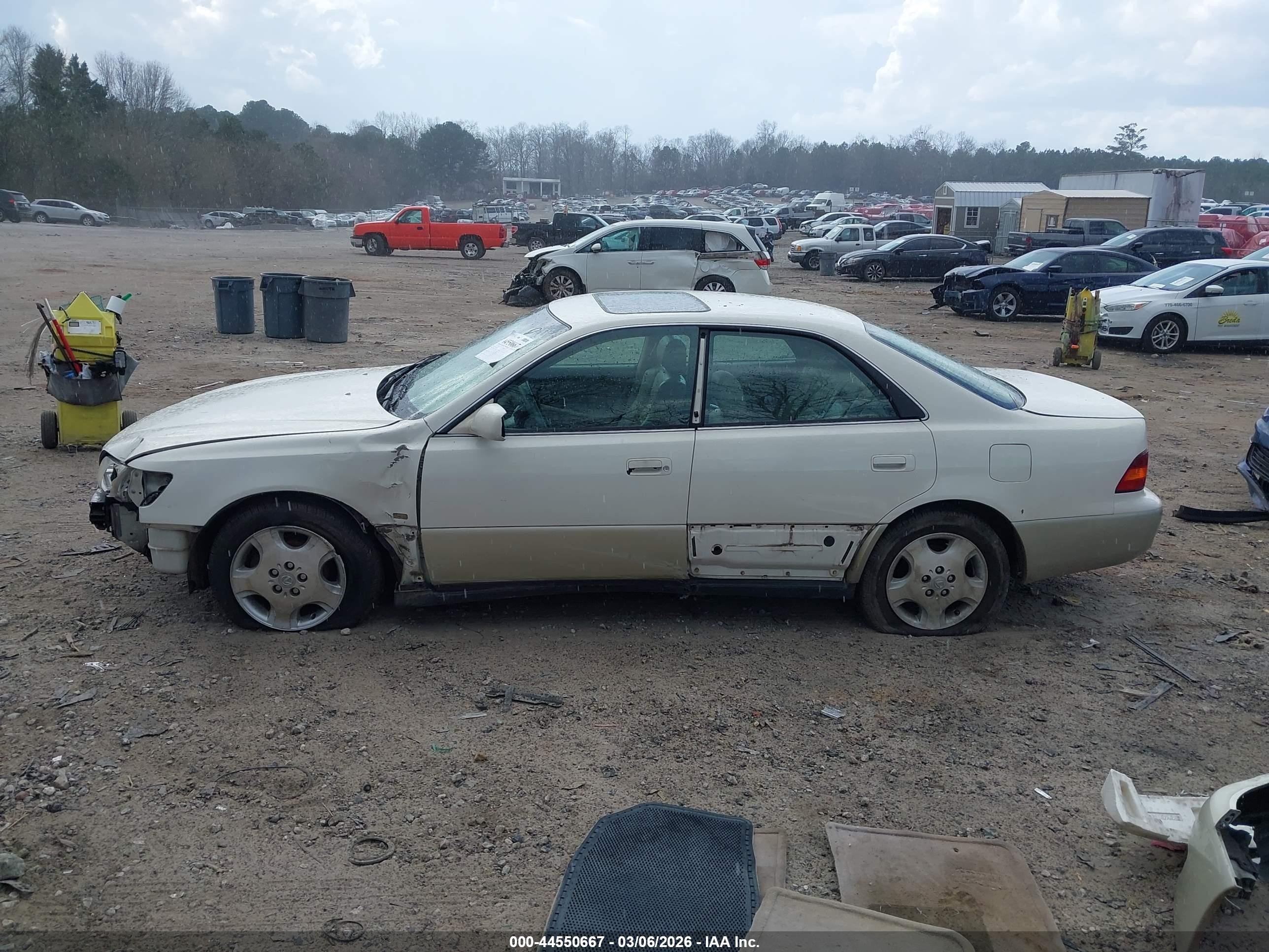 1999 Lexus Es 300   White vin: JT8BF28G7X0215338