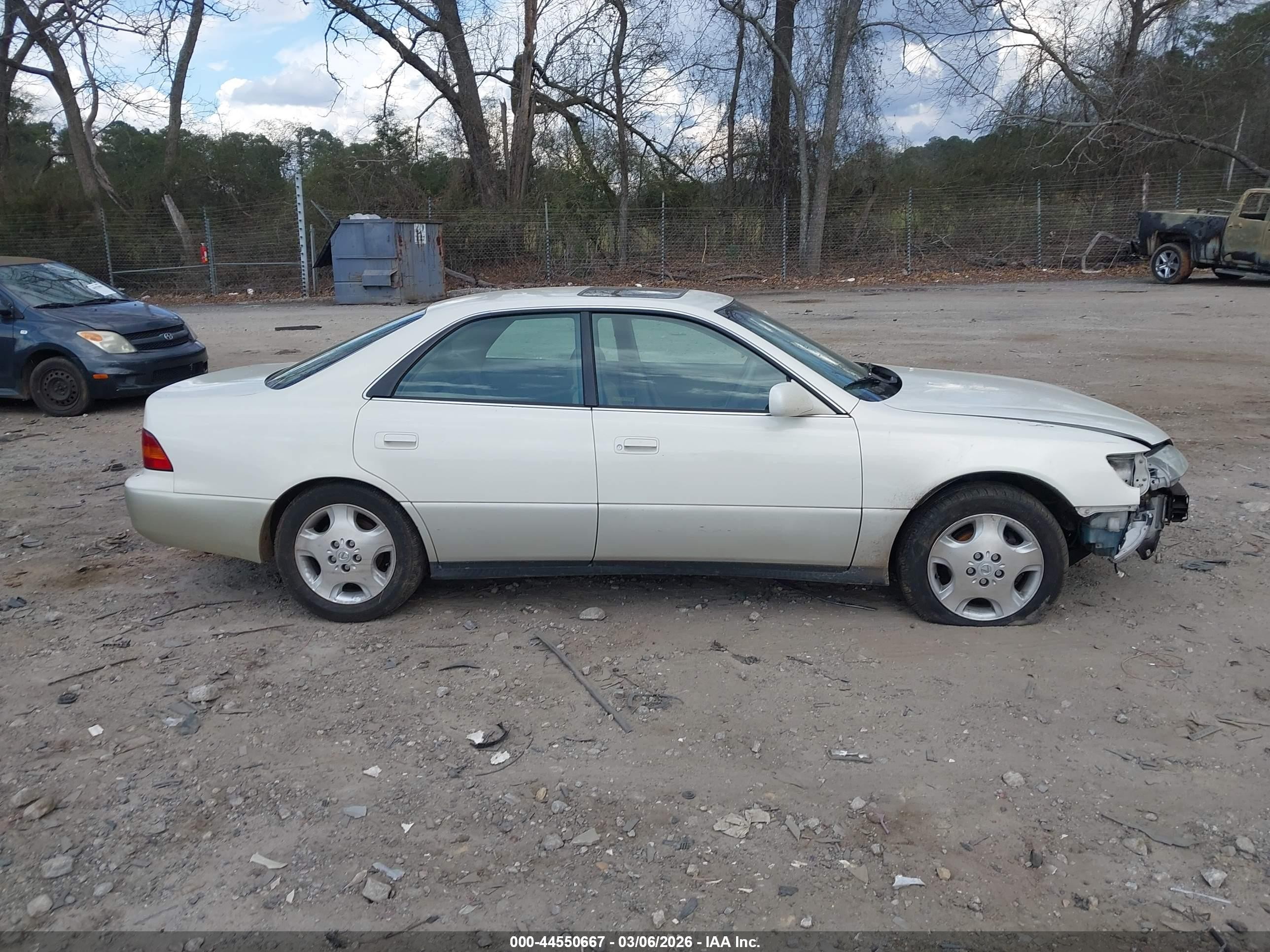 1999 Lexus Es 300   White vin: JT8BF28G7X0215338