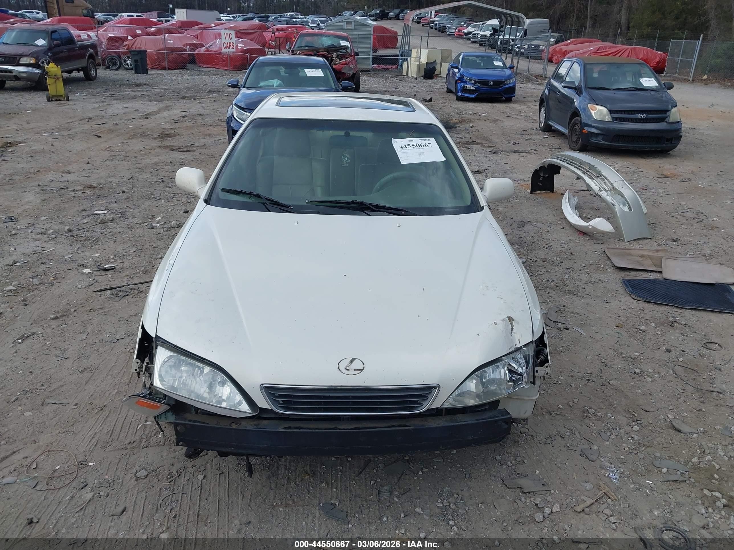 1999 Lexus Es 300   White vin: JT8BF28G7X0215338