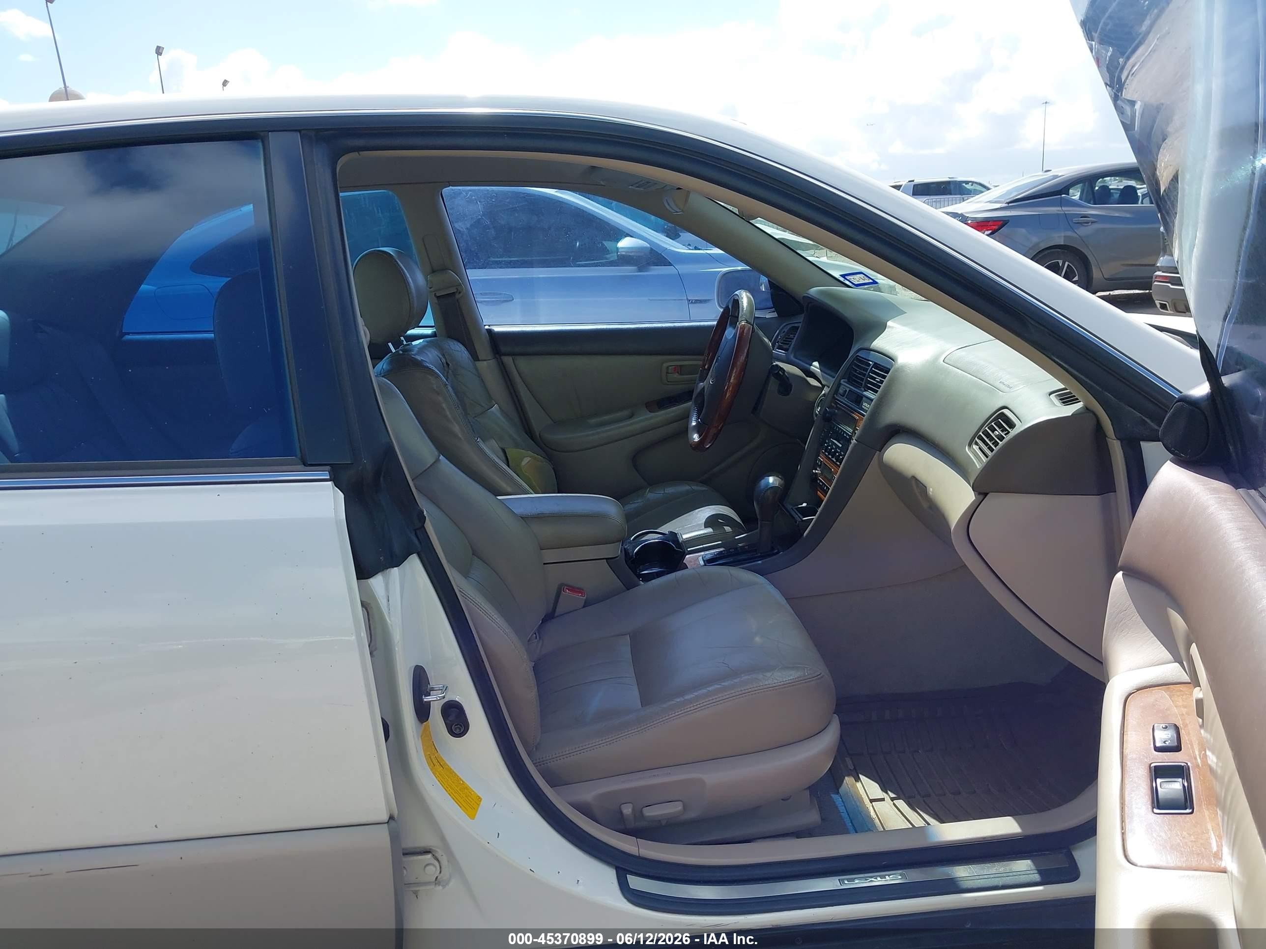 2001 Lexus Es 300   White vin: JT8BF28G815104176