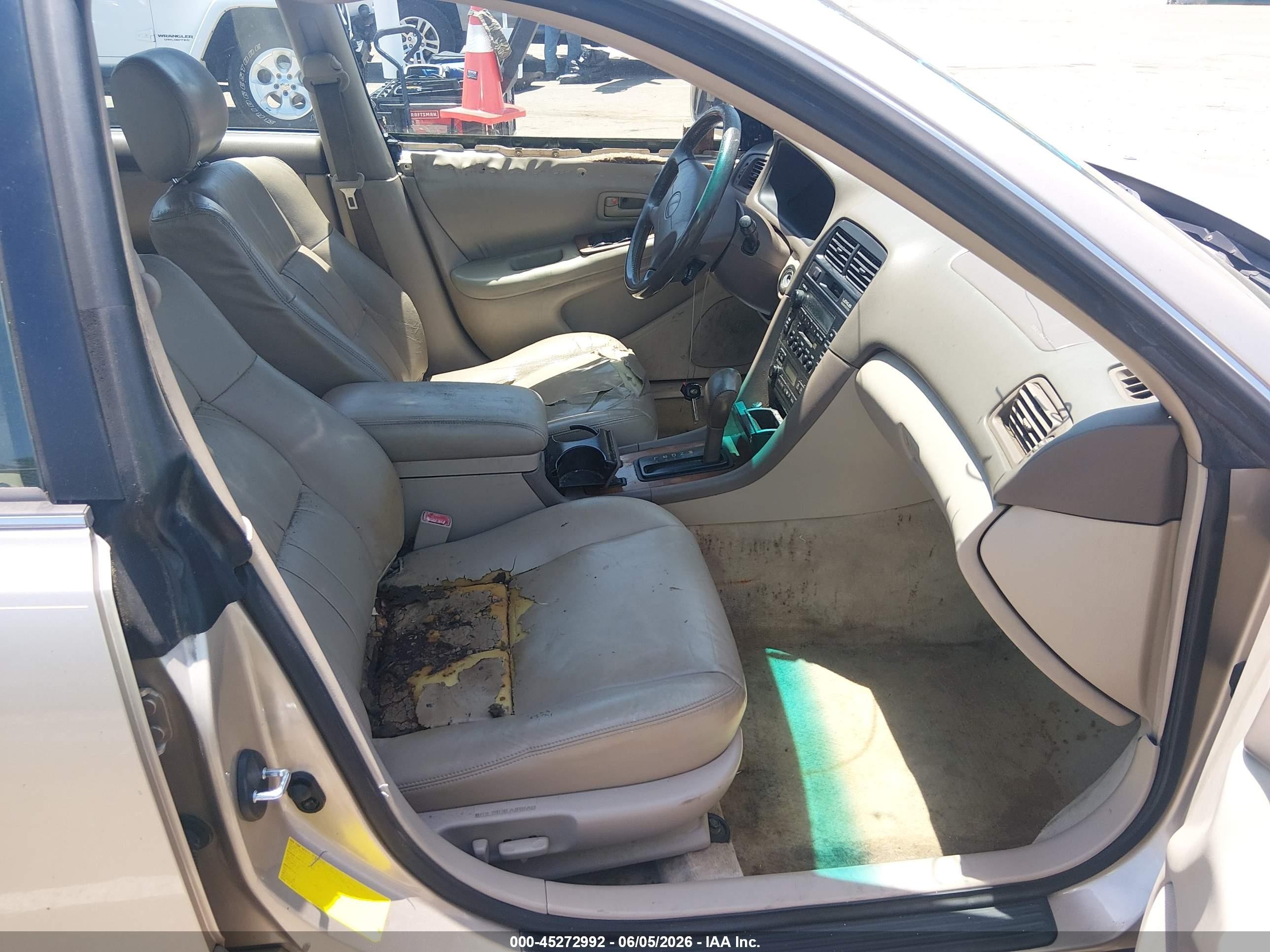 1998 Lexus Es 300   Gold vin: JT8BF28G8W0108877