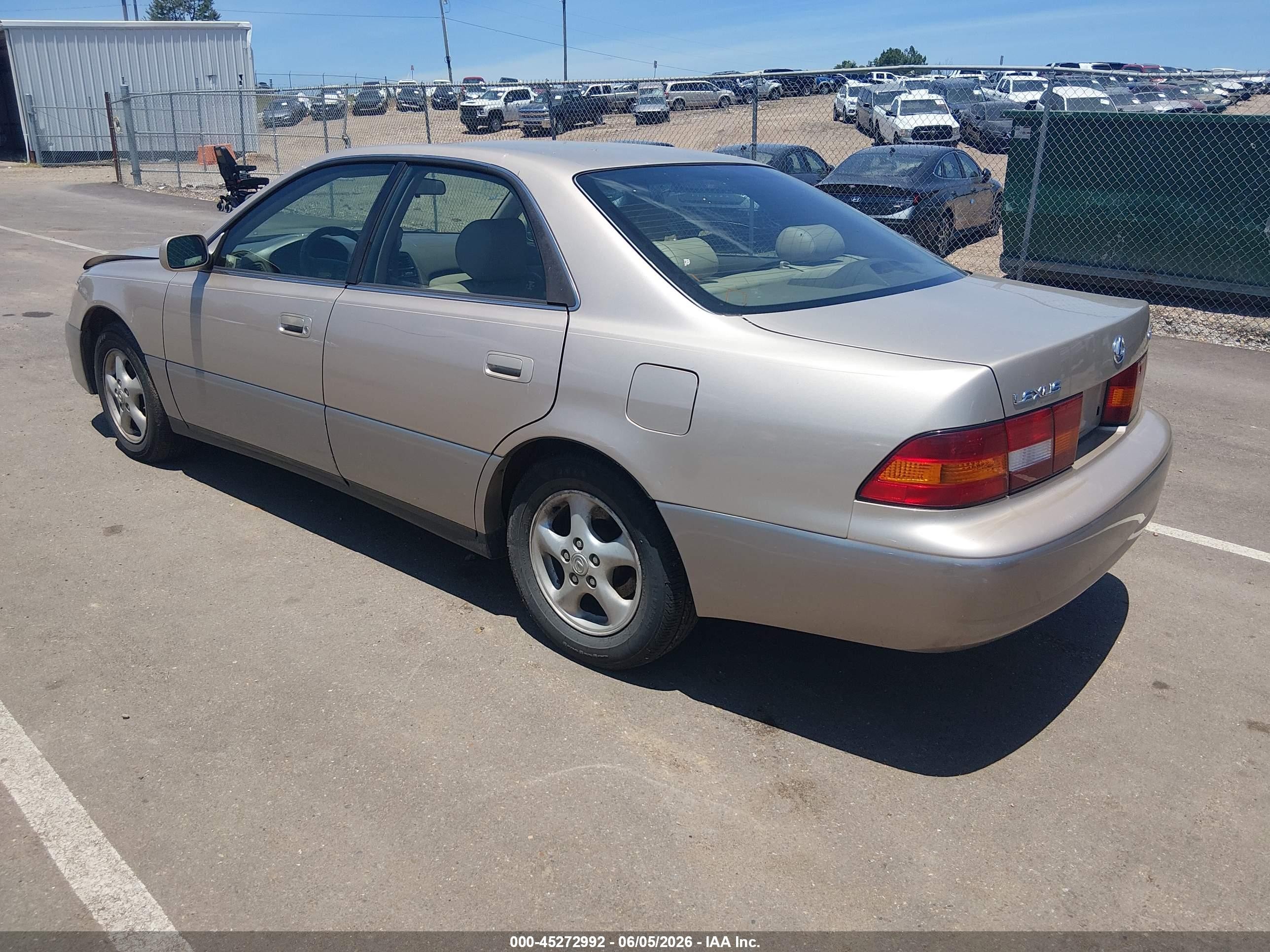 1998 Lexus Es 300   Gold vin: JT8BF28G8W0108877