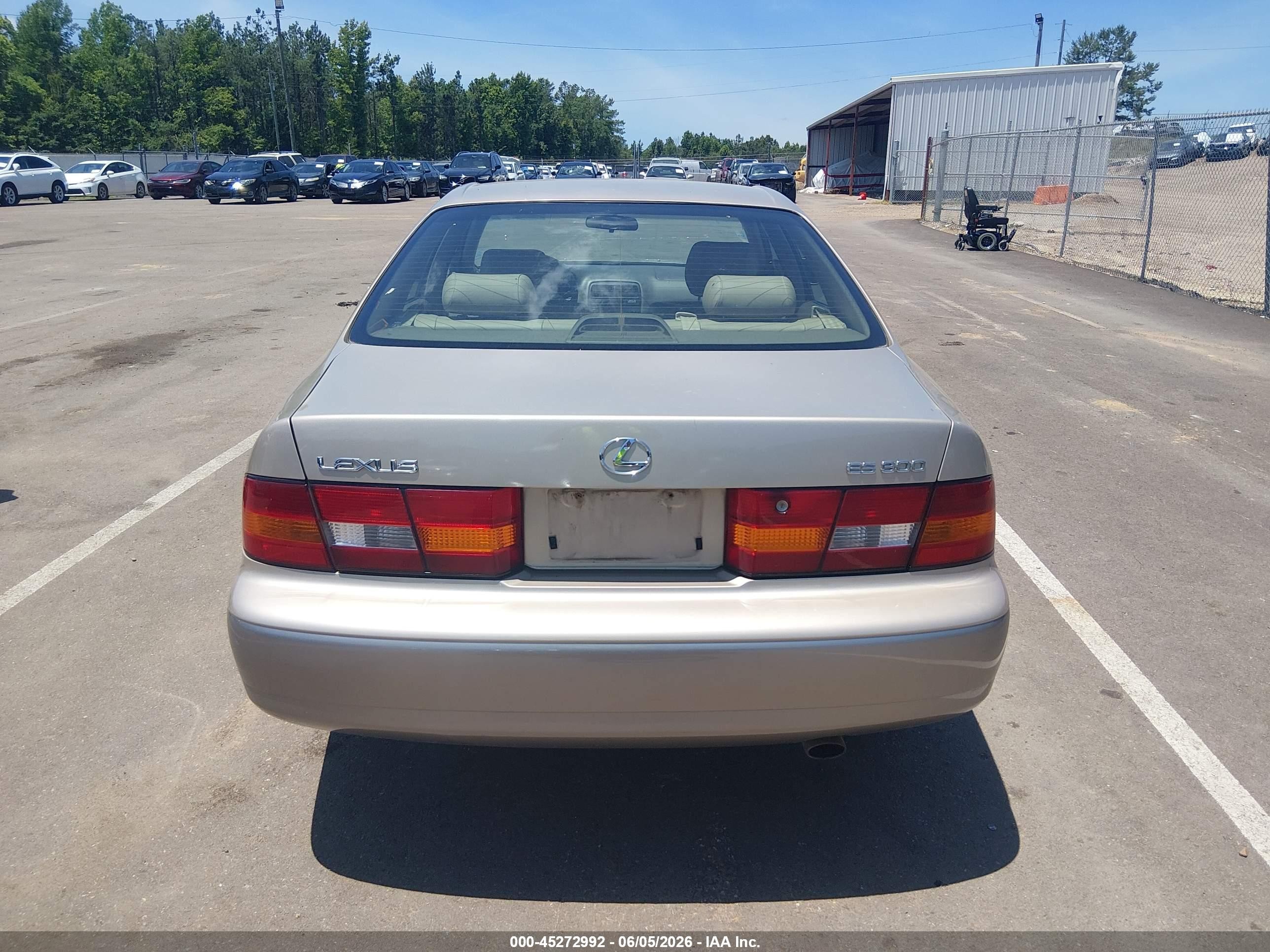 1998 Lexus Es 300   Gold vin: JT8BF28G8W0108877