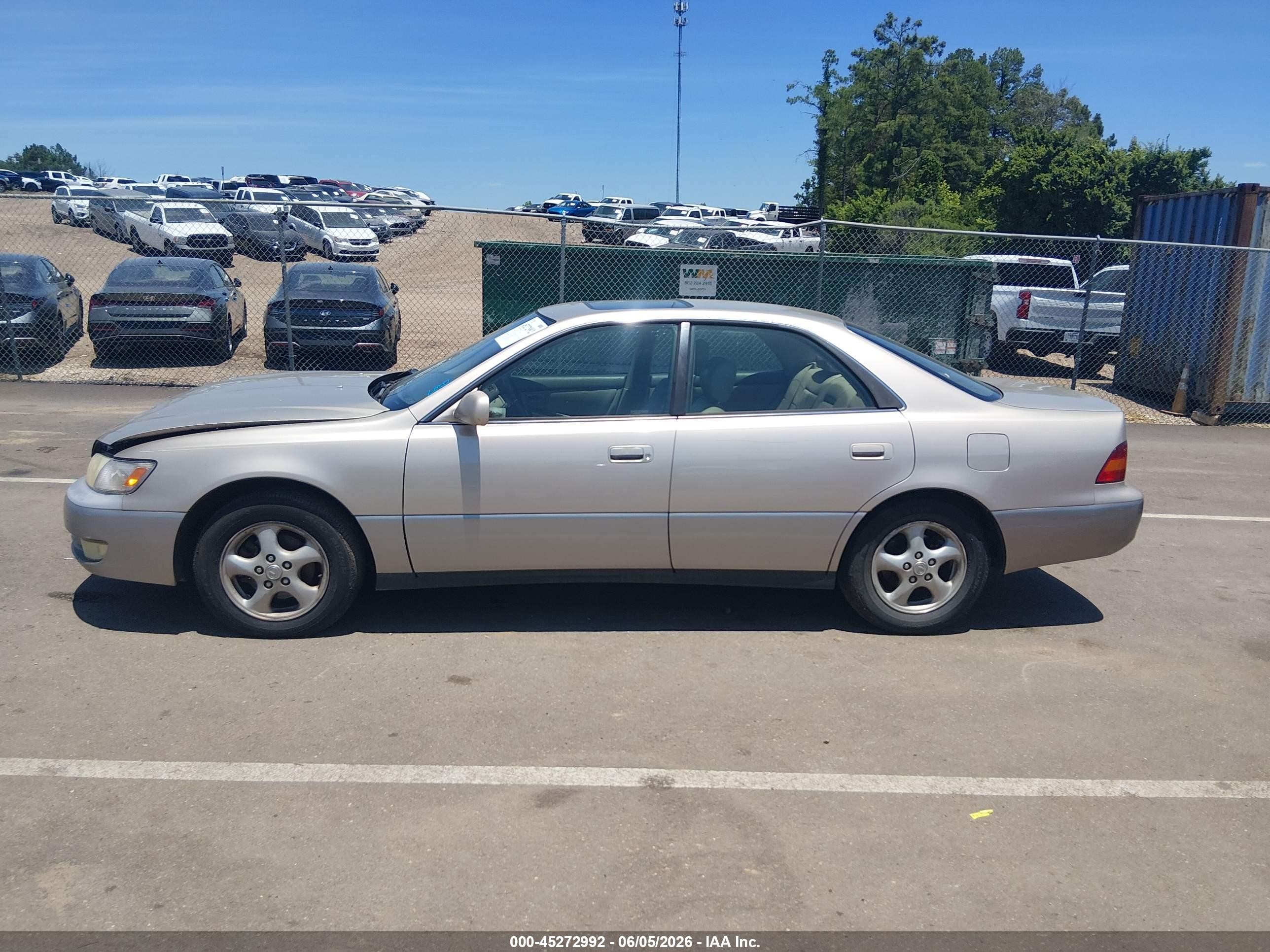 1998 Lexus Es 300   Gold vin: JT8BF28G8W0108877