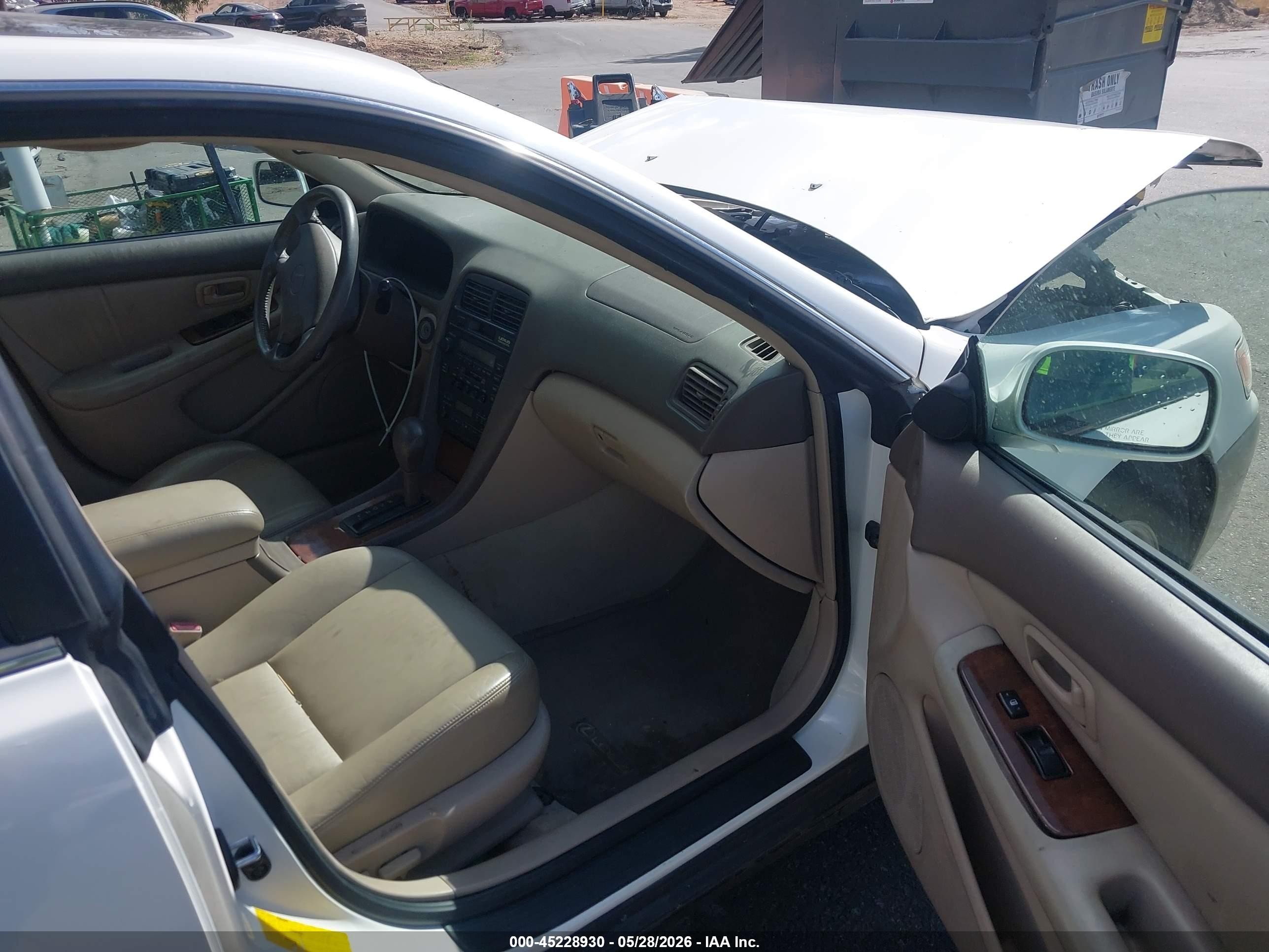 1999 Lexus Es 300   White vin: JT8BF28G8X0198369