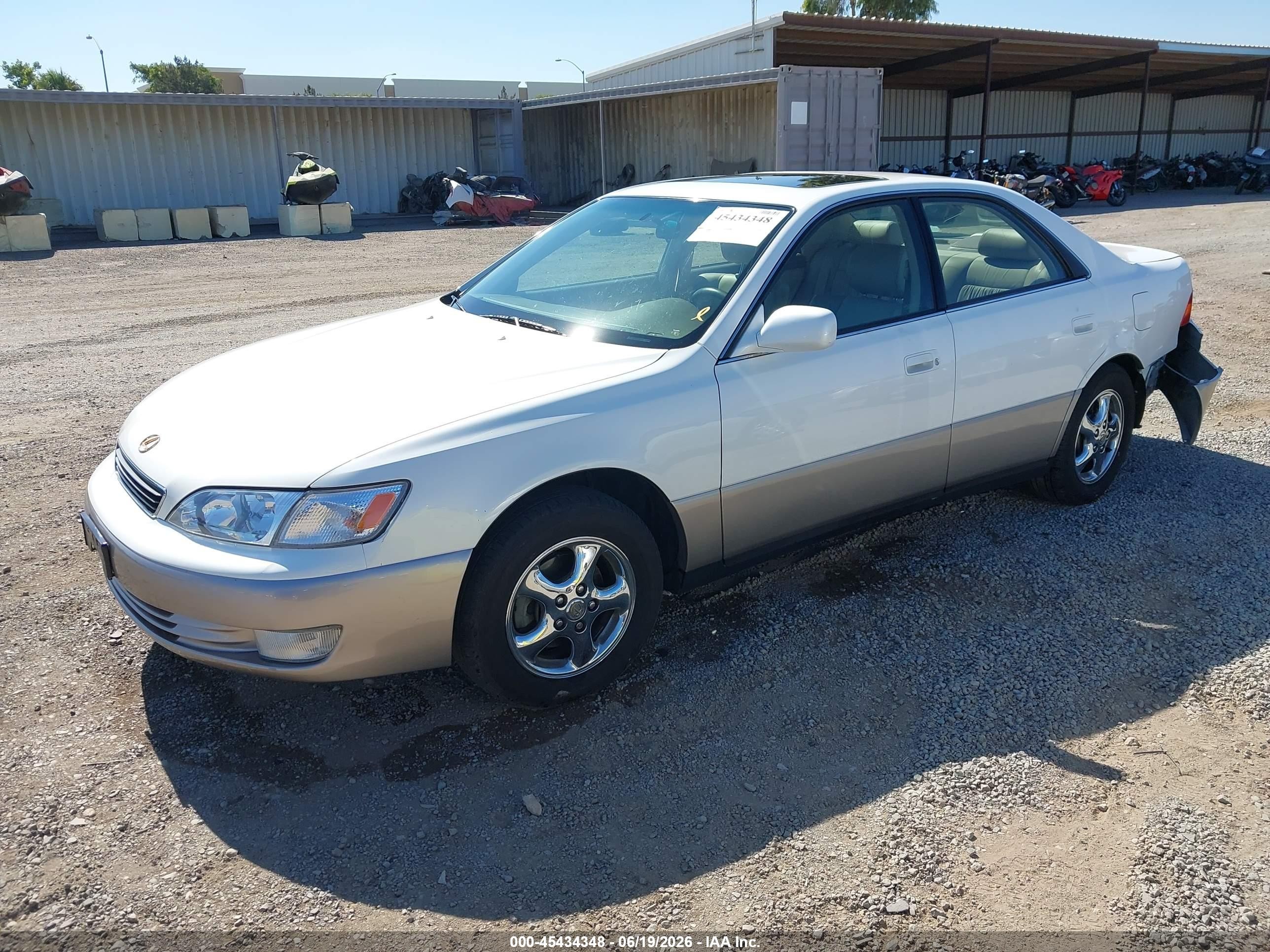 1998 Lexus Es 300   White vin: JT8BF28G9W0143685
