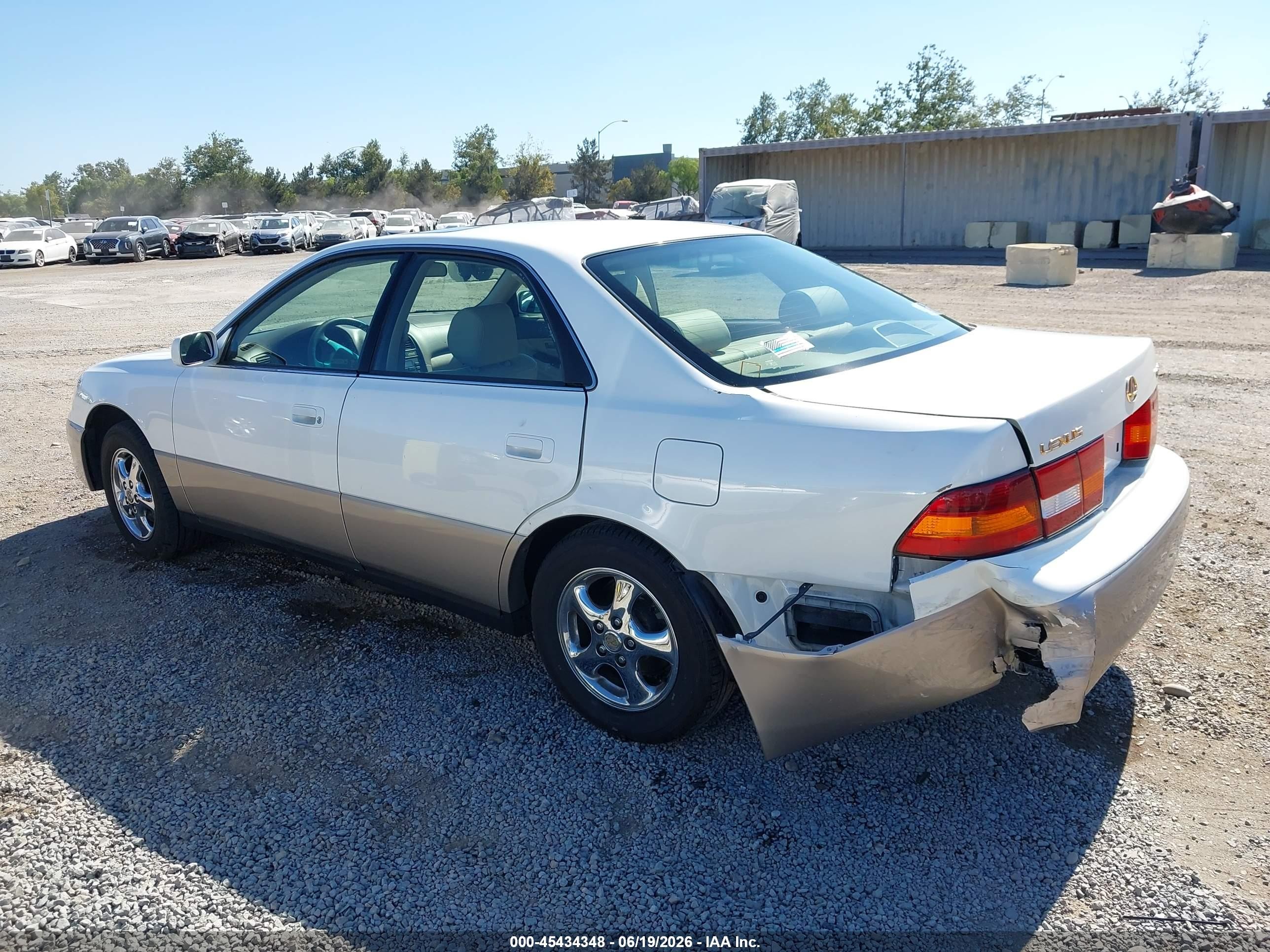 1998 Lexus Es 300   White vin: JT8BF28G9W0143685