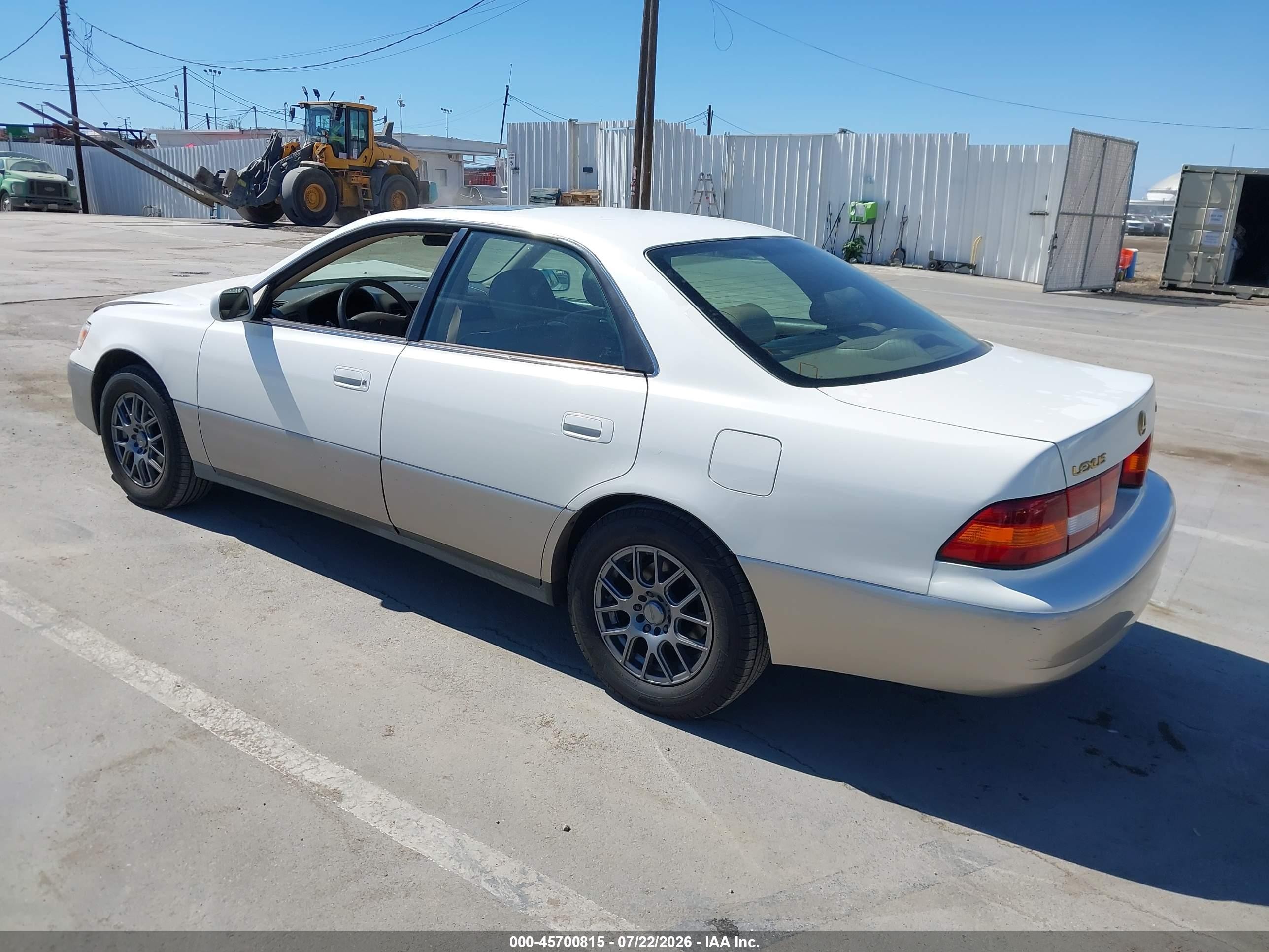 1999 Lexus Es 300   White vin: JT8BF28G9X0161721
