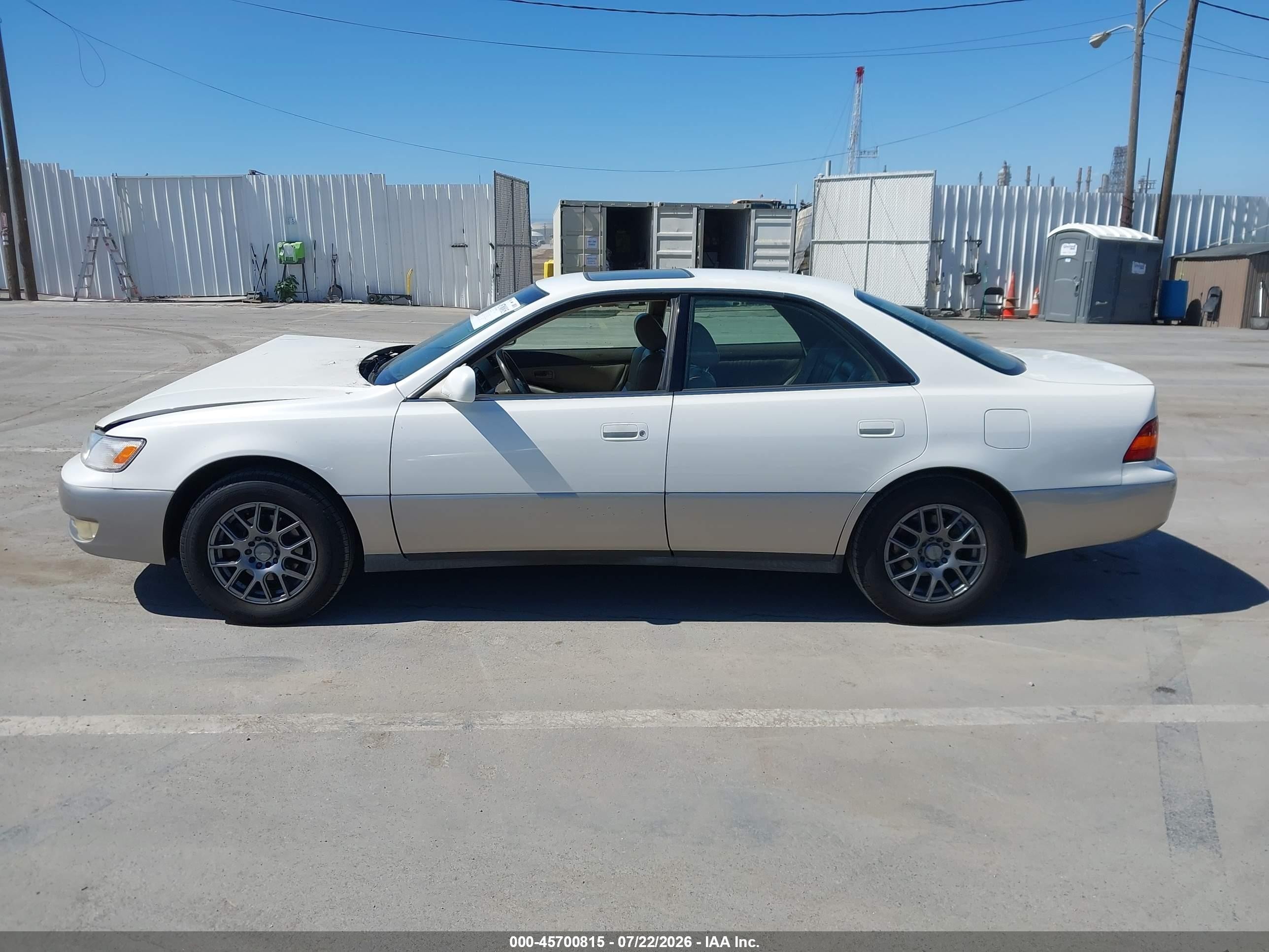 1999 Lexus Es 300   White vin: JT8BF28G9X0161721