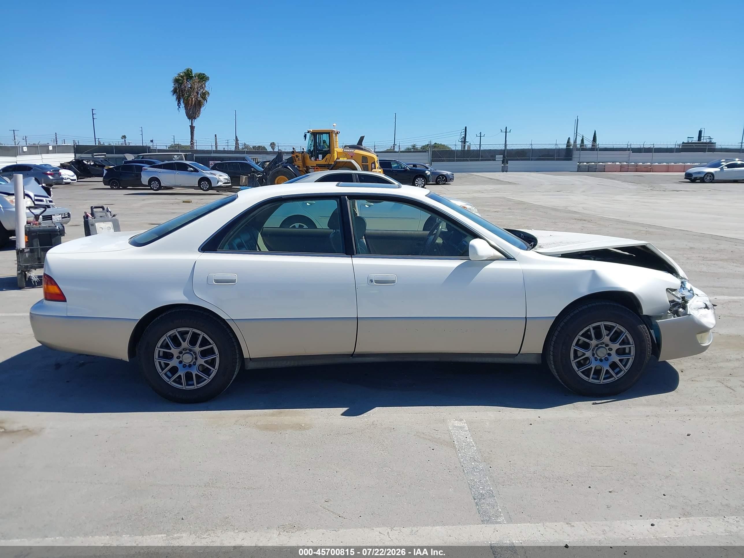 1999 Lexus Es 300   White vin: JT8BF28G9X0161721