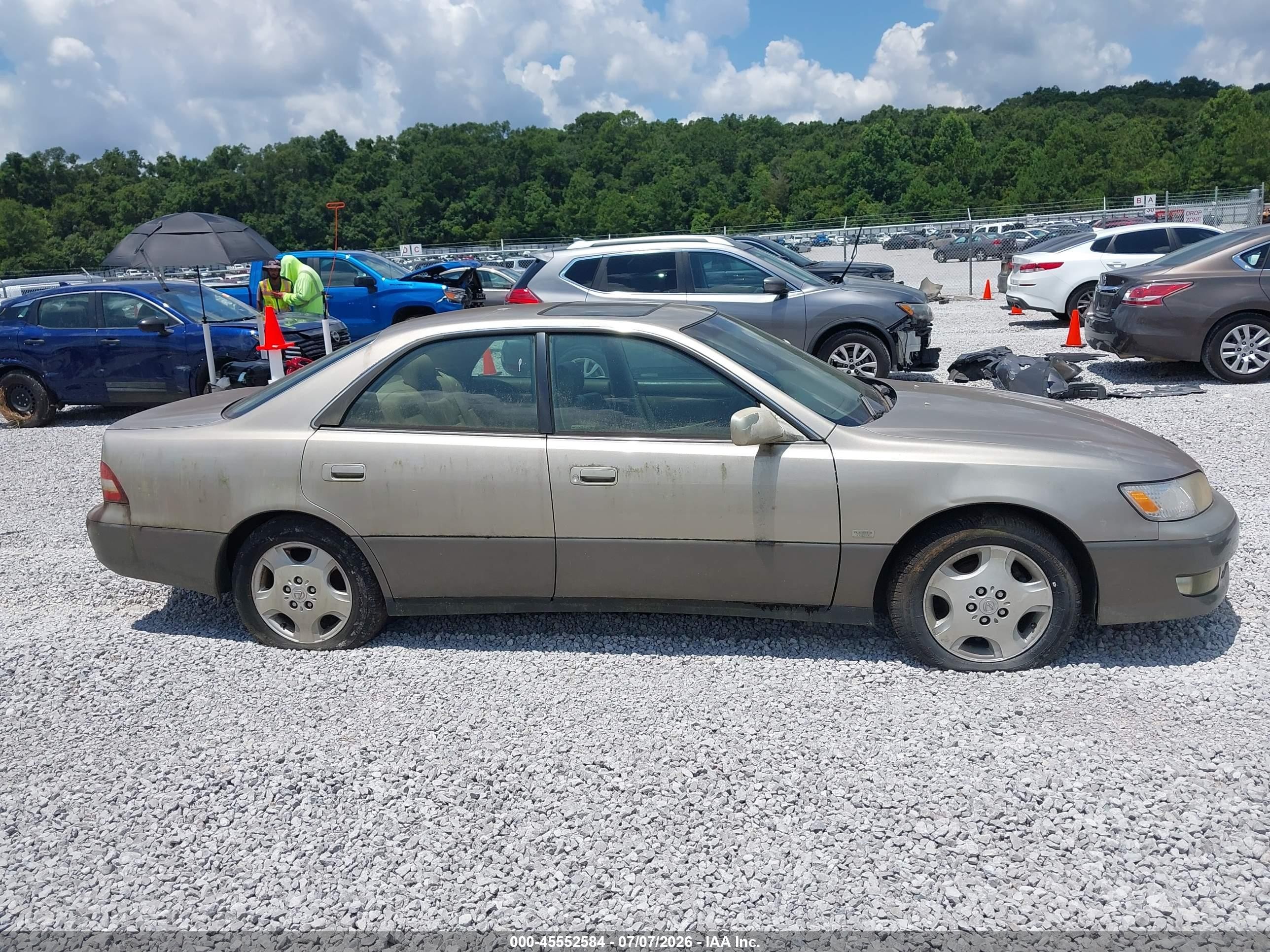 2000 Lexus Es 300 Gold vin: JT8BF28G9Y5097538