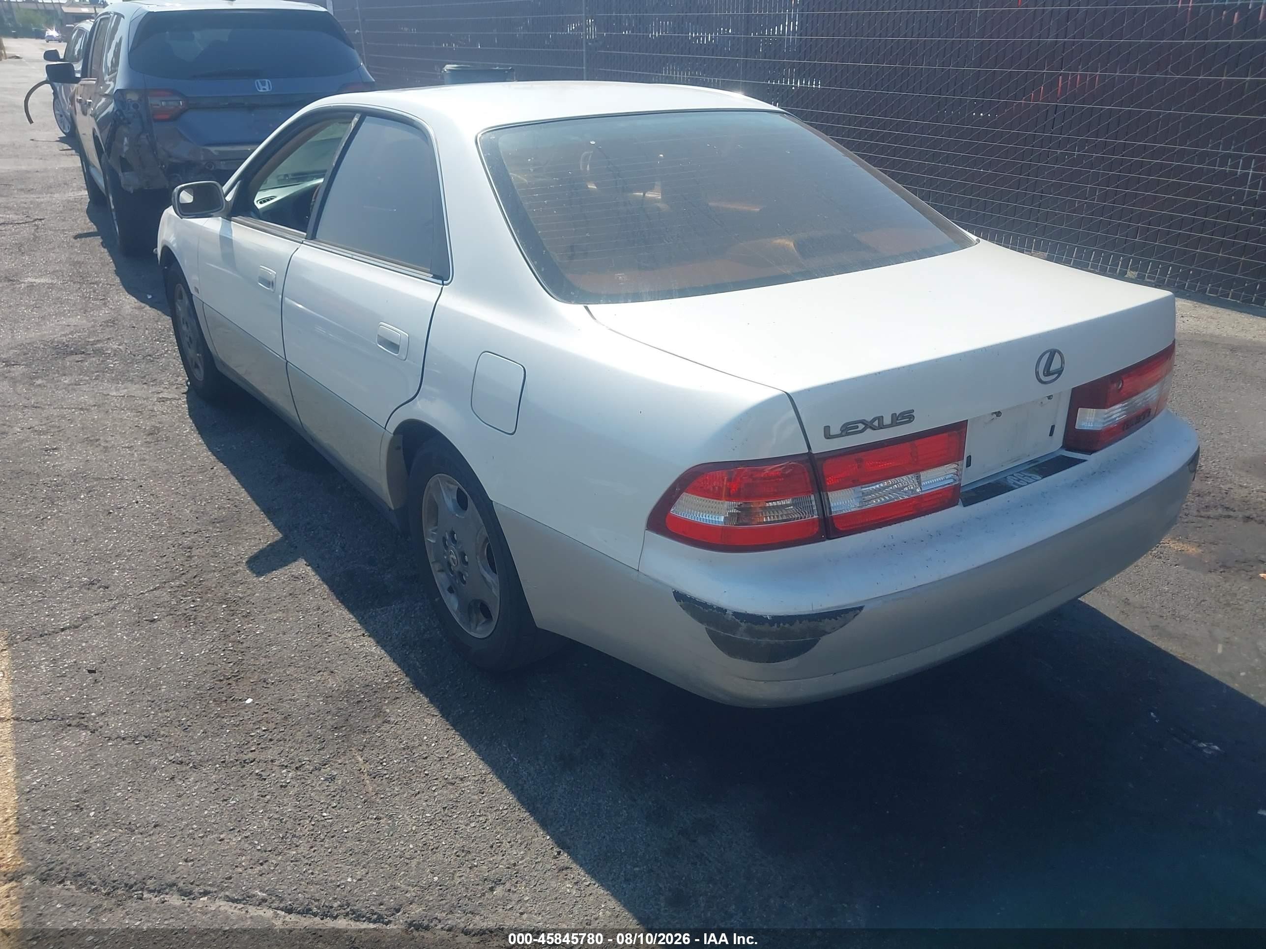 2001 Lexus Es 300   White vin: JT8BF28GX10311441