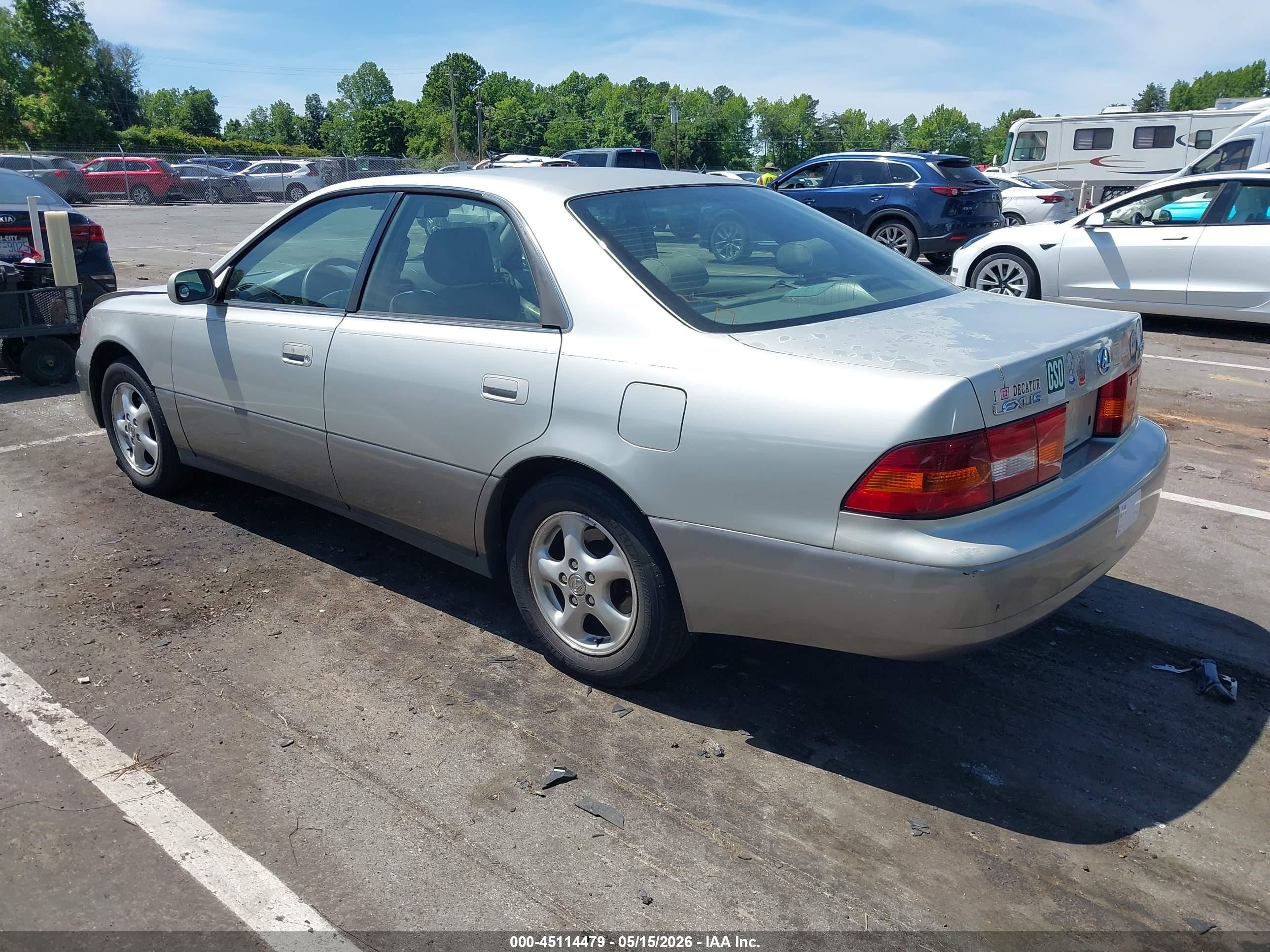 1998 Lexus Es 300   Silver vin: JT8BF28GXW5042514