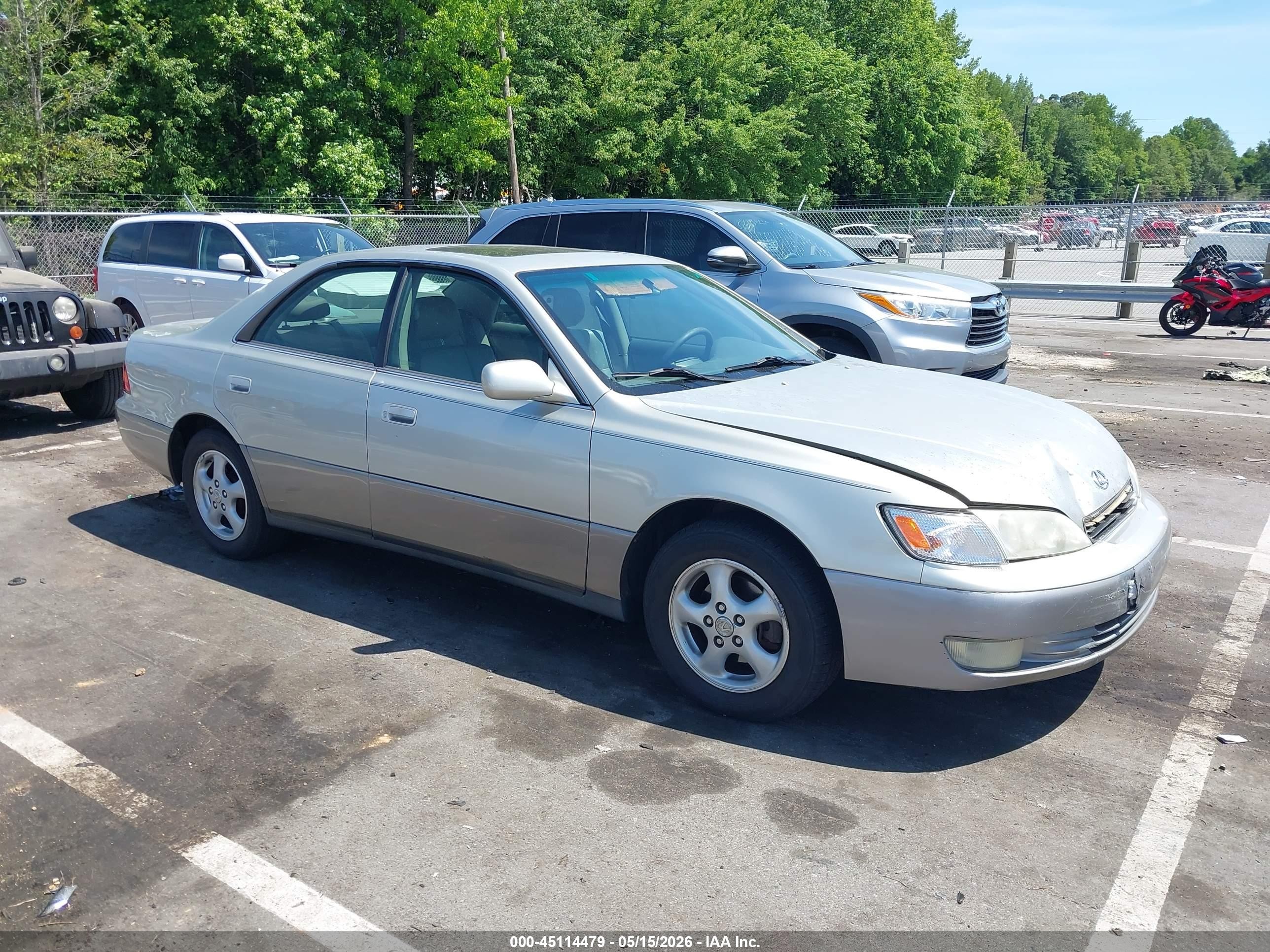 1998 Lexus Es 300   Silver vin: JT8BF28GXW5042514