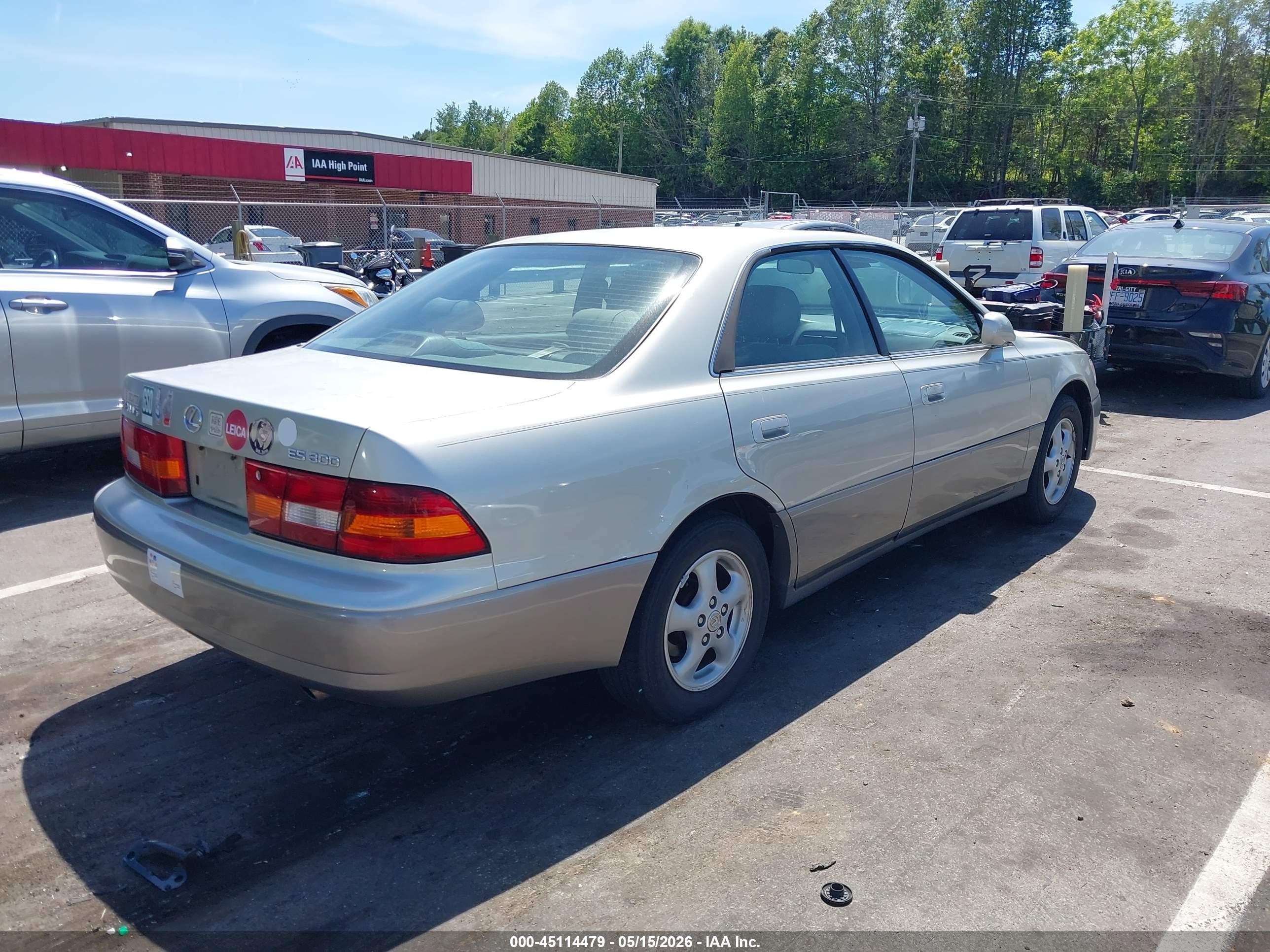 1998 Lexus Es 300   Silver vin: JT8BF28GXW5042514