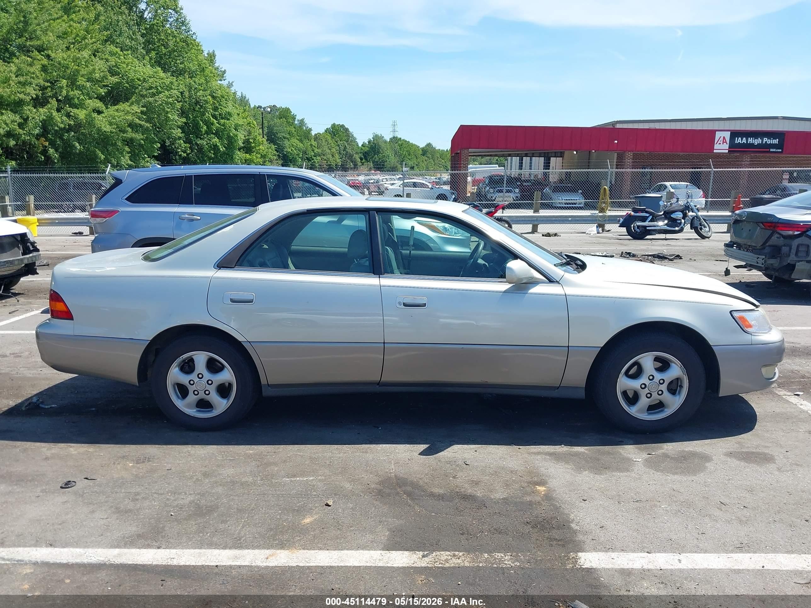 1998 Lexus Es 300   Silver vin: JT8BF28GXW5042514