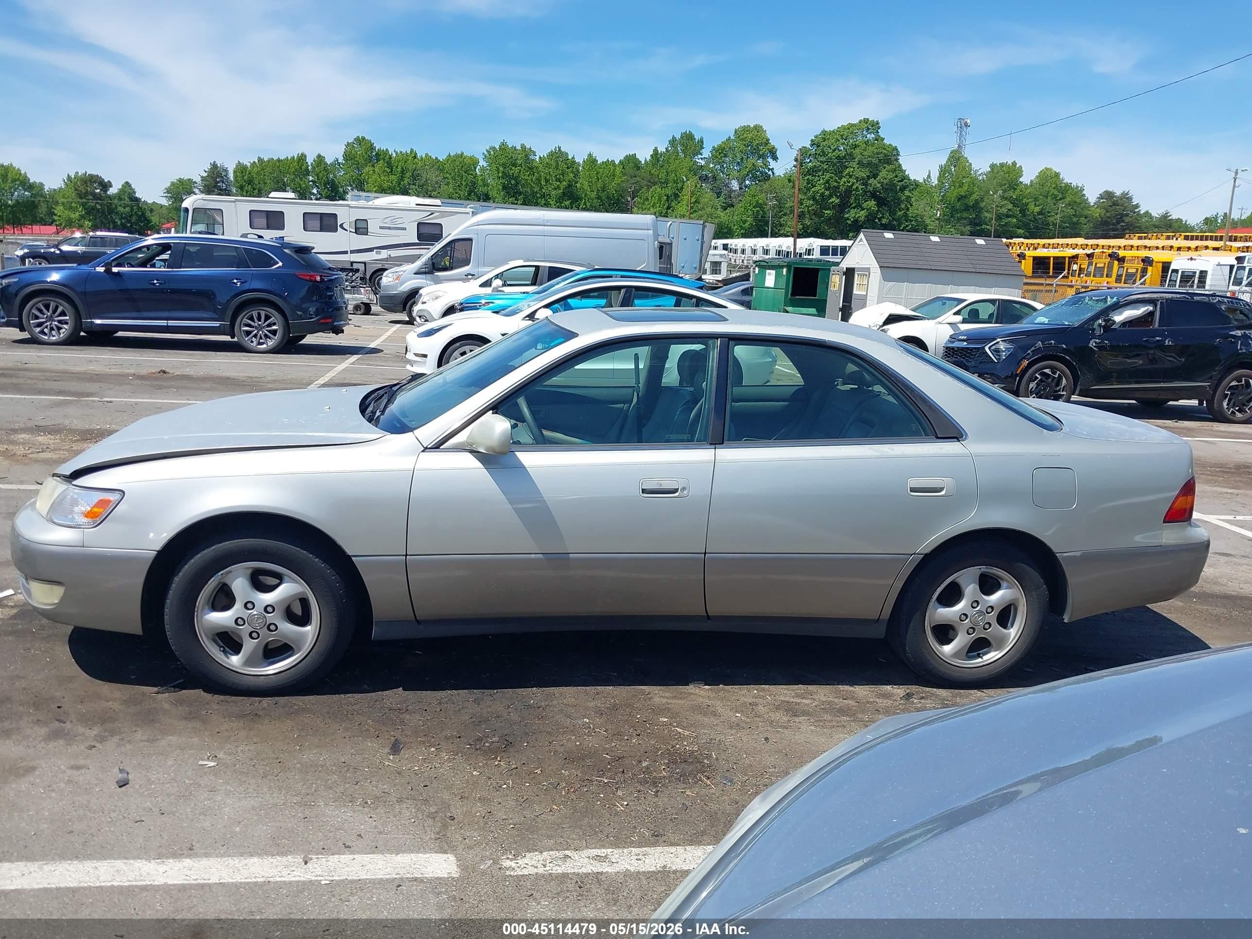 1998 Lexus Es 300   Silver vin: JT8BF28GXW5042514