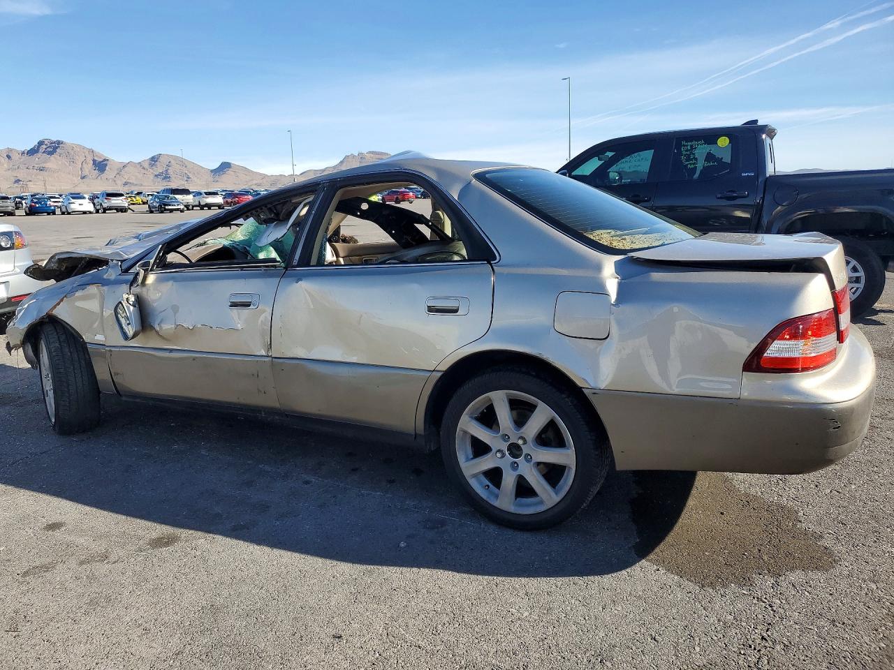 2000 Lexus Es 300 Base Gold vin: JT8BF28GXY0265071