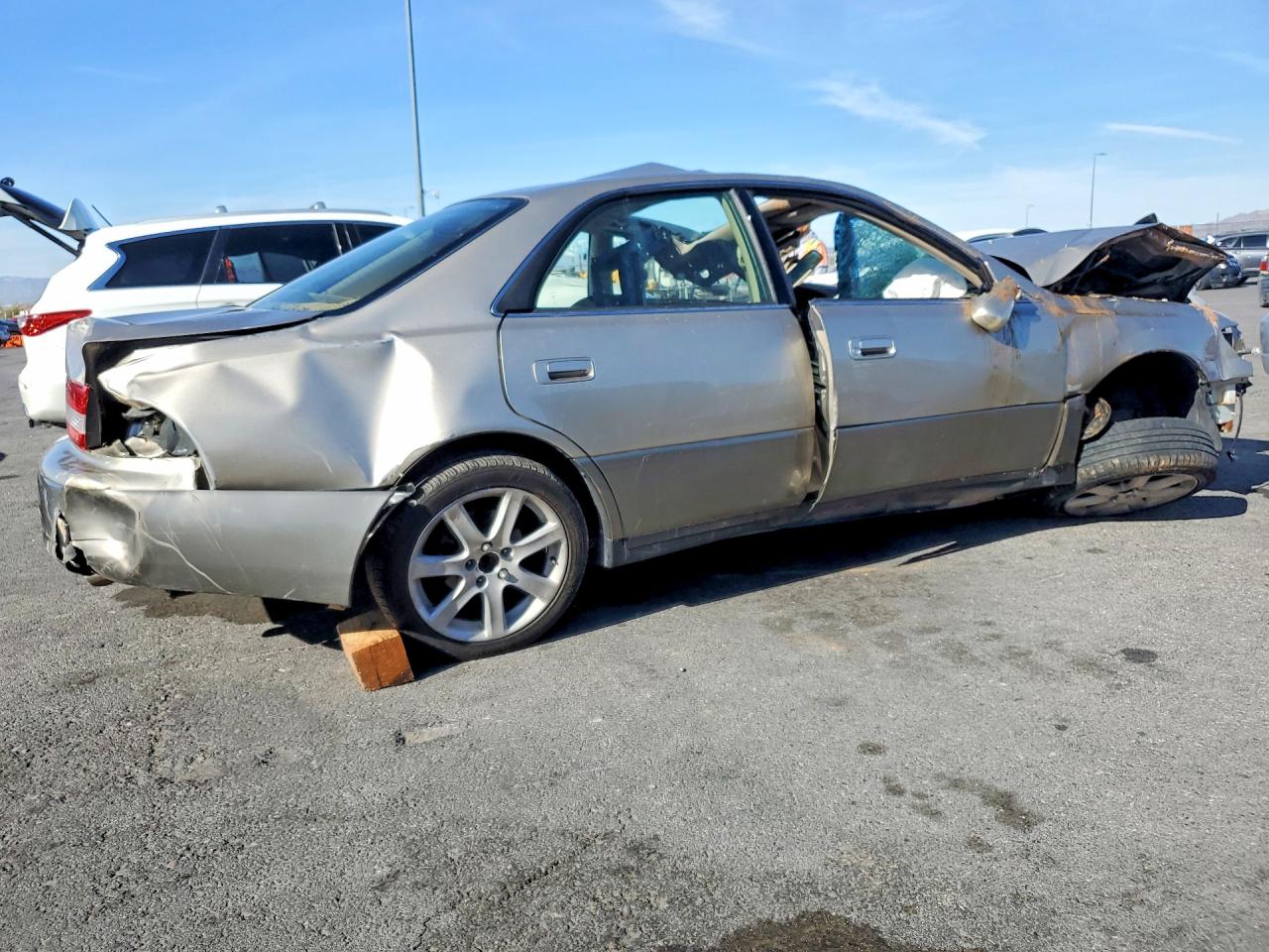 2000 Lexus Es 300 Base Gold vin: JT8BF28GXY0265071
