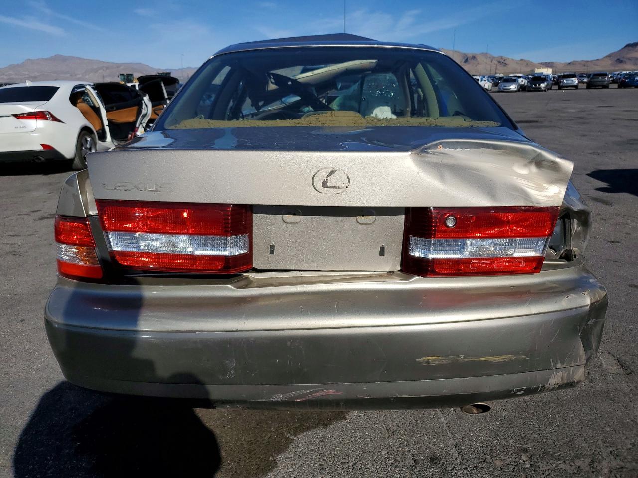 2000 Lexus Es 300 Base Gold vin: JT8BF28GXY0265071