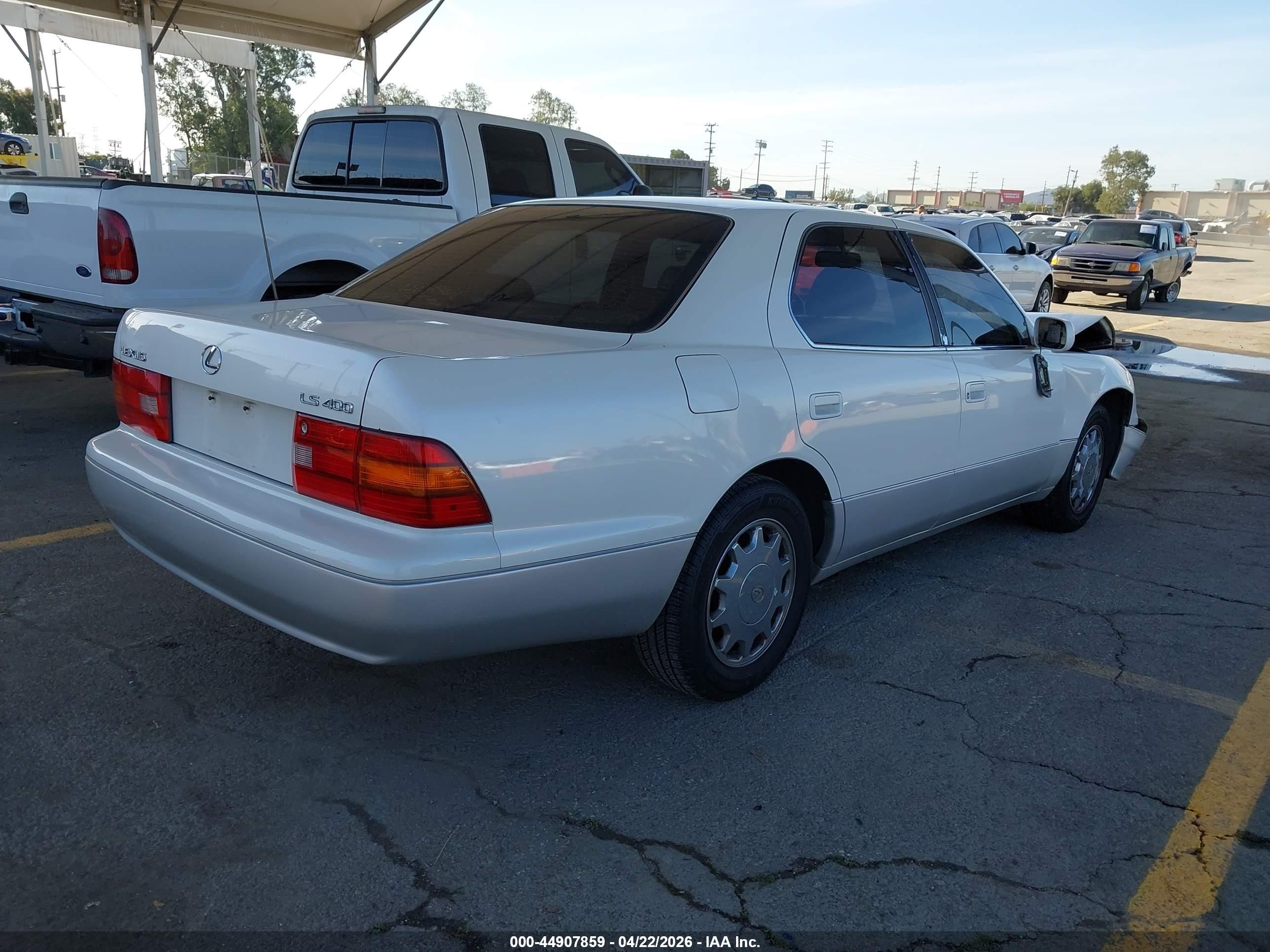 1997 Lexus Ls 400   Белый vin: JT8BH28F1V0072613